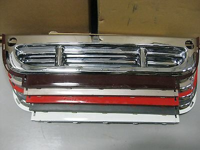 Freightliner Center Bumper Piece w/ Chrome Overlay - 21-28446-000, 21-27299-001 (4023593926742)