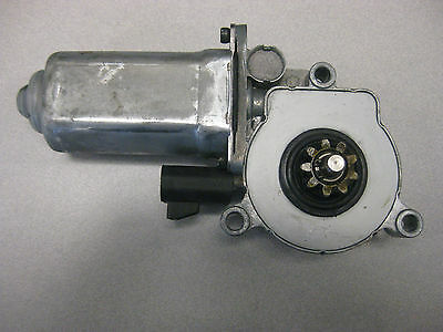 Freightliner Window Lift Motor - RH - P/N: 16915414 (3939507863638)