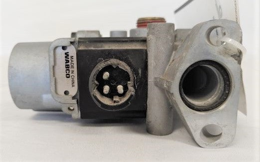 Damaged Wabco Modulator Valve - P/N: 472 195 078 0 (6633746956374)