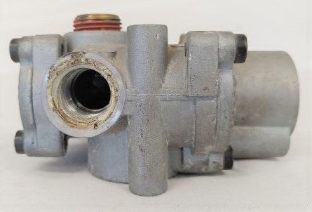 Damaged Wabco Modulator Valve - P/N: 472 195 078 0 (6633746956374)