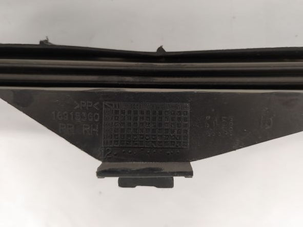 Damaged RH Forward Window Glass Run Channel Guide - P/N: 16915360 (6633860071510)