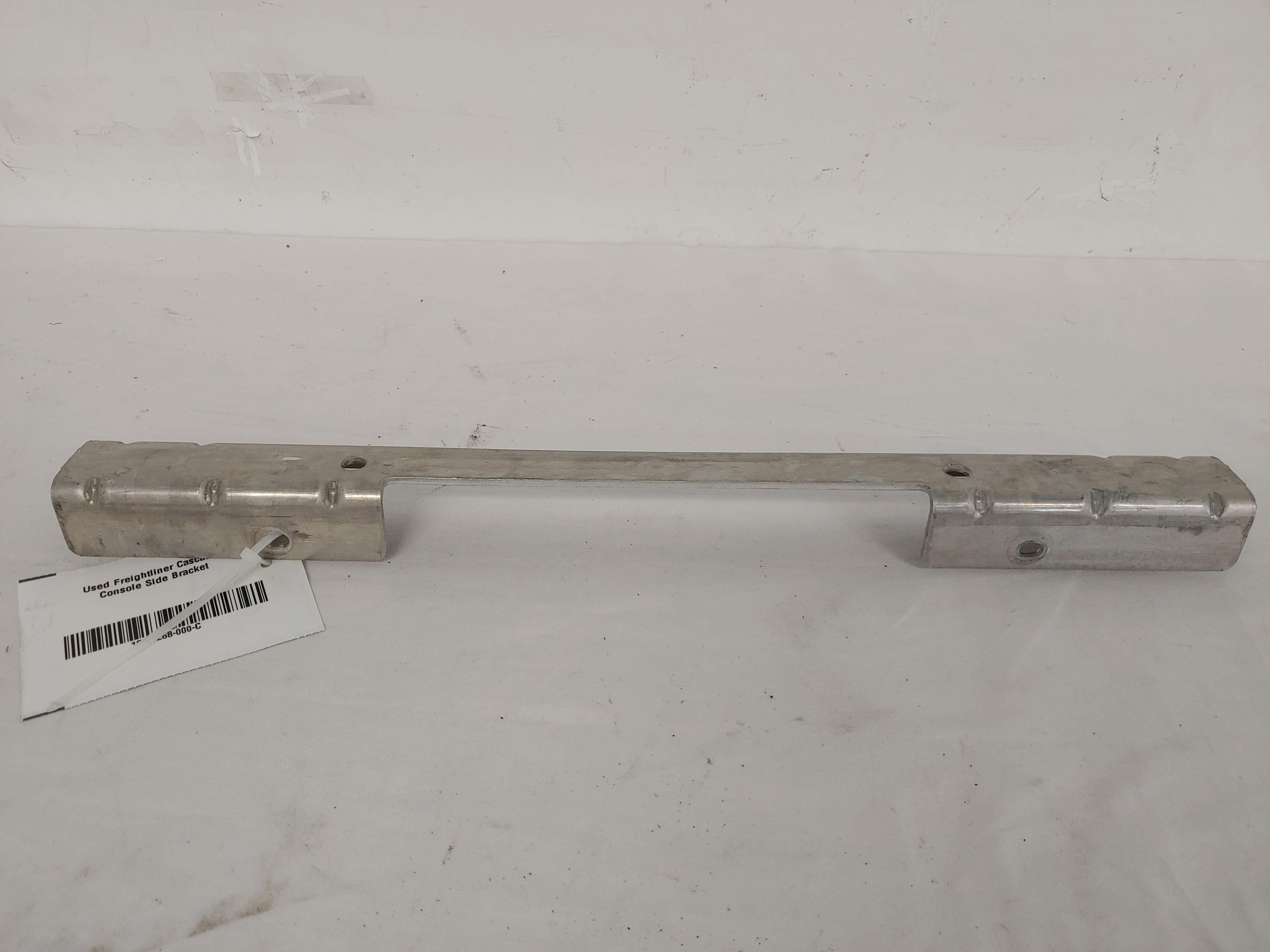 Used Freightliner Cascadia Console Side Bracket - P/N  18-61268-000 (6788411916374)