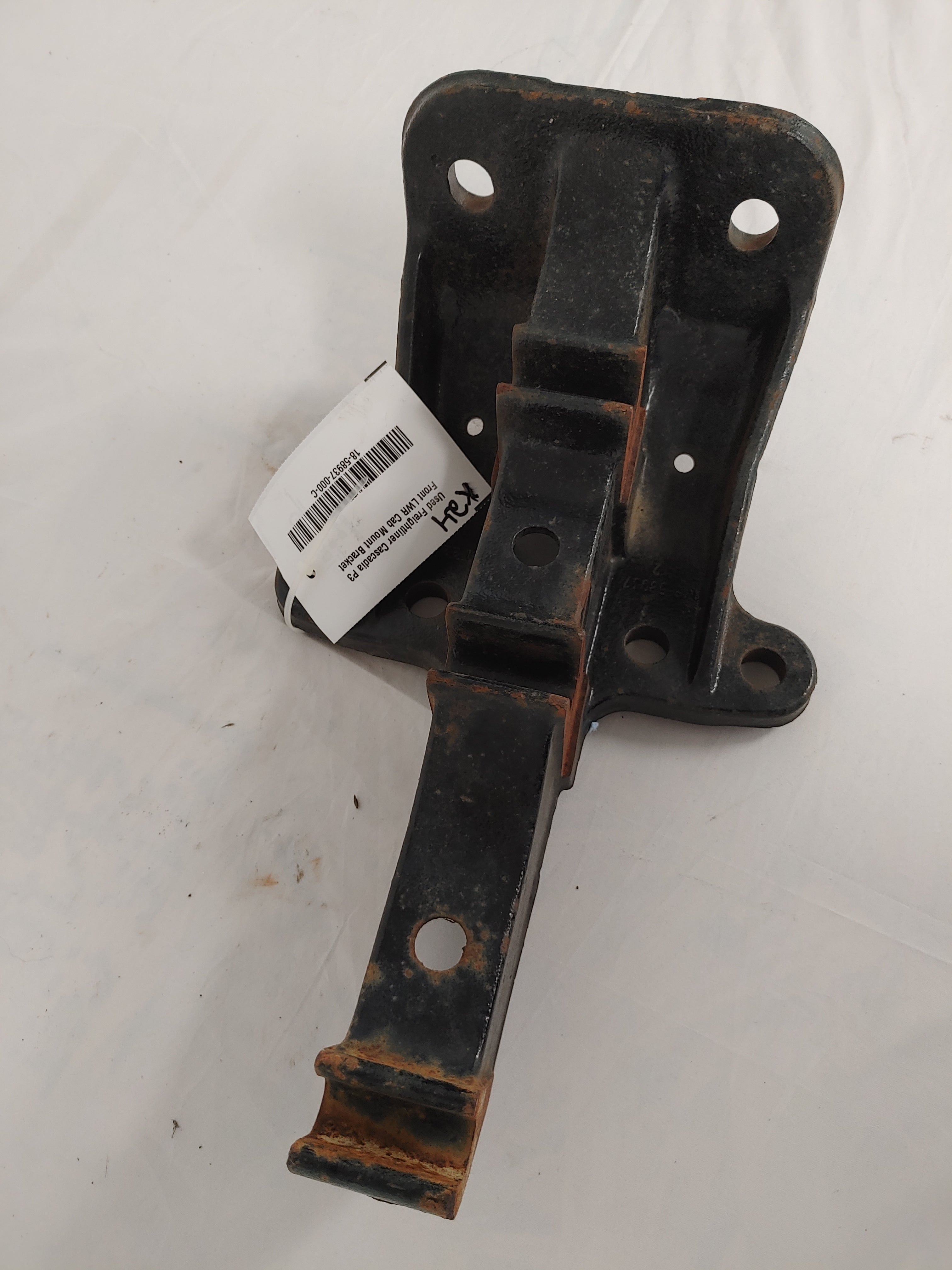 Used Freightliner Cascadia P3 Front LWR Cab Mount Bracket - P/N  18-58937-000 (6792022032470)