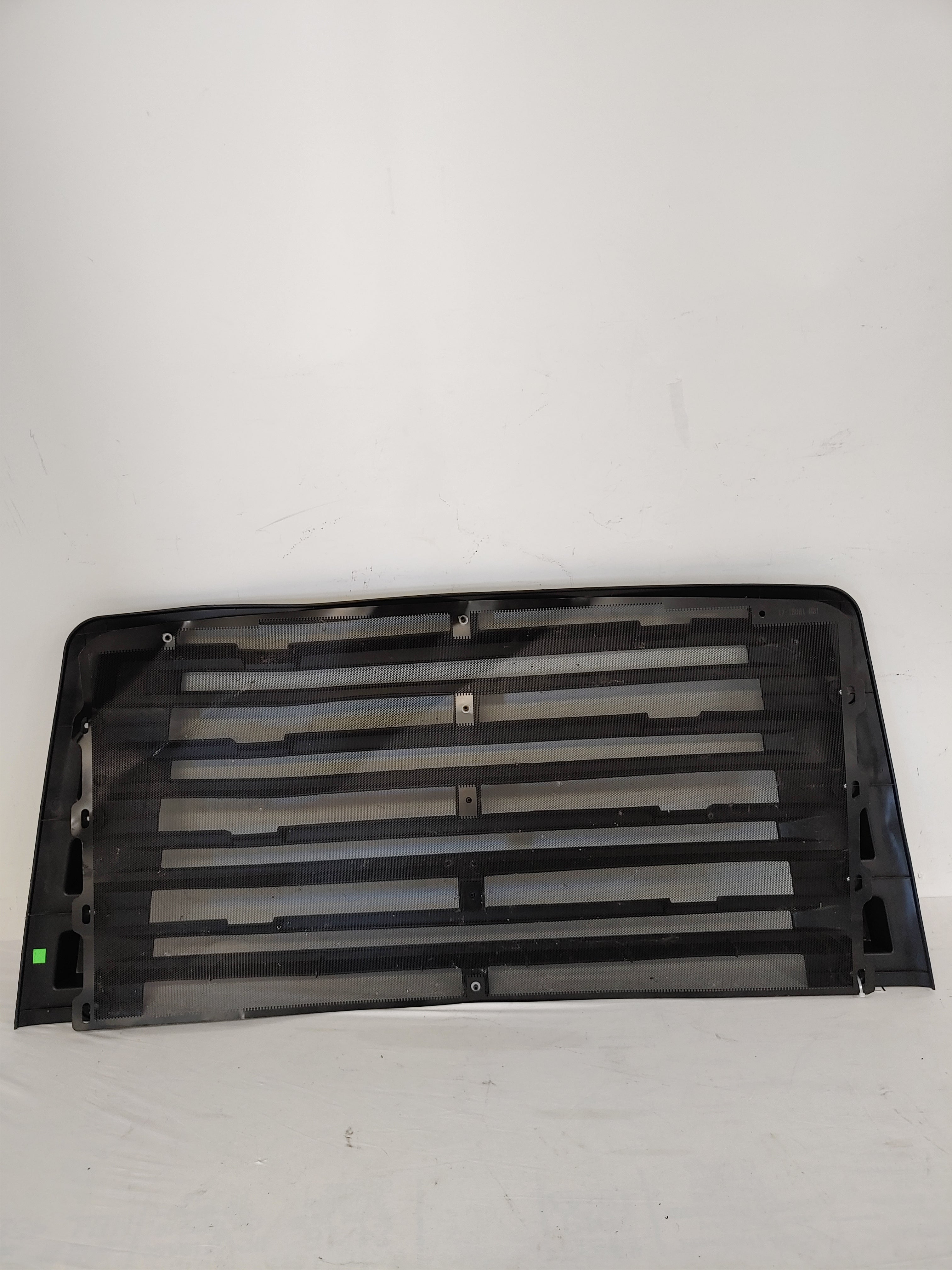 Damaged Freightliner Radiator Mounted FFE Grill w/ Screen - P/N A17-18928-004 (6789613355094)