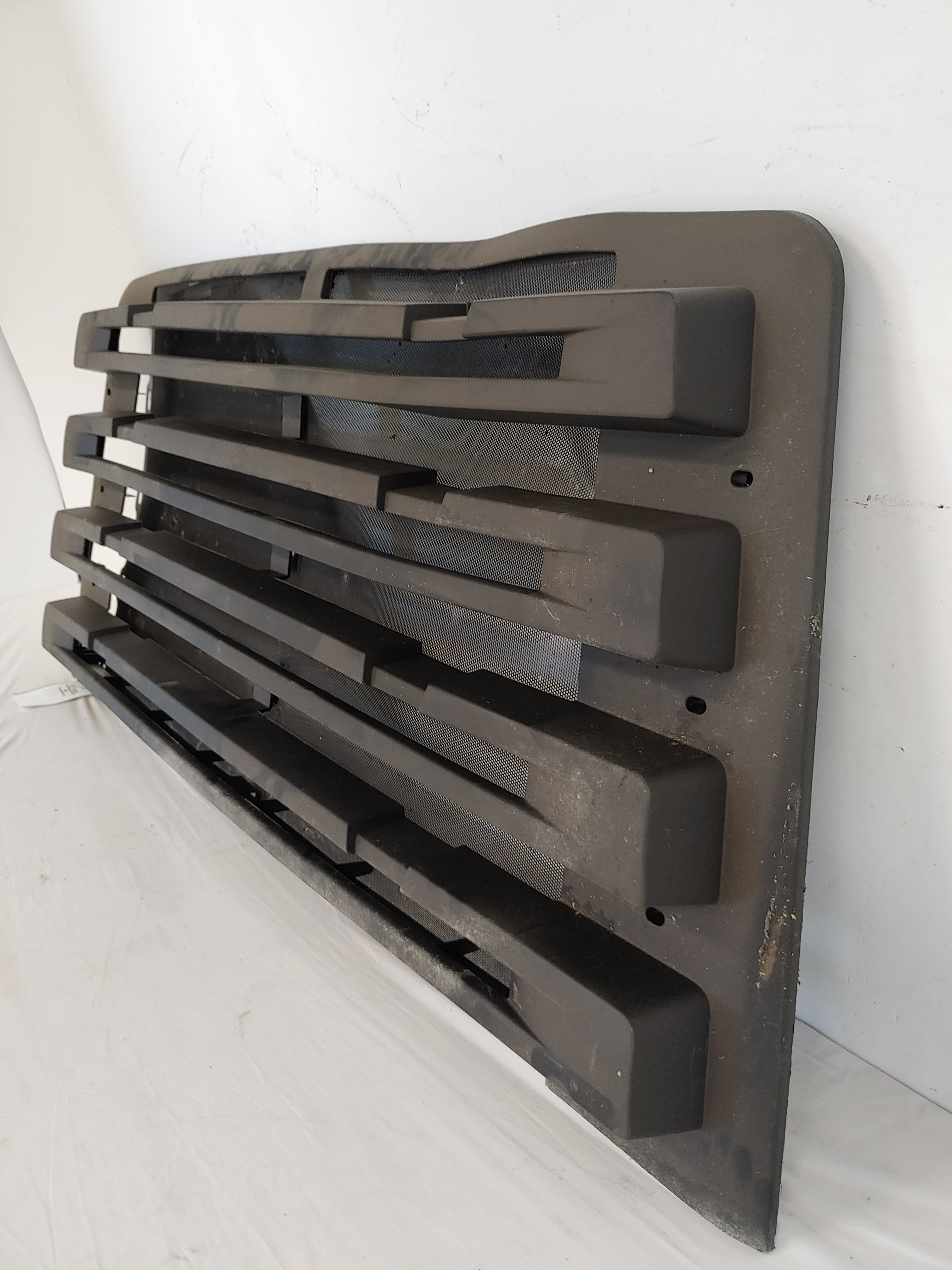 Damaged Freightliner Radiator Mounted FFE Grill w/ Screen - P/N A17-18928-004 (6789613355094)