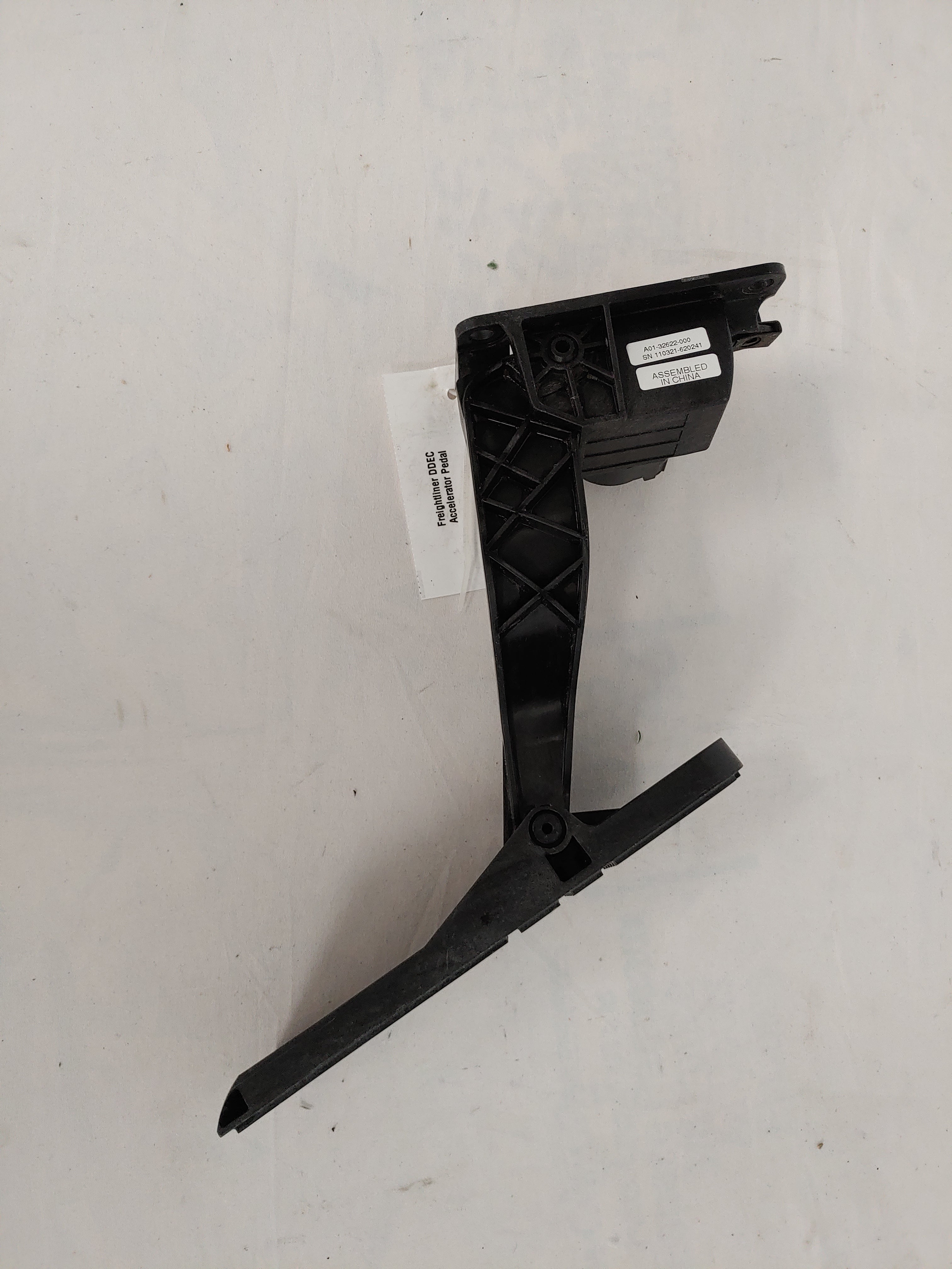 Freightliner DDEC Accelerator Pedal - P/N A01-32622-000