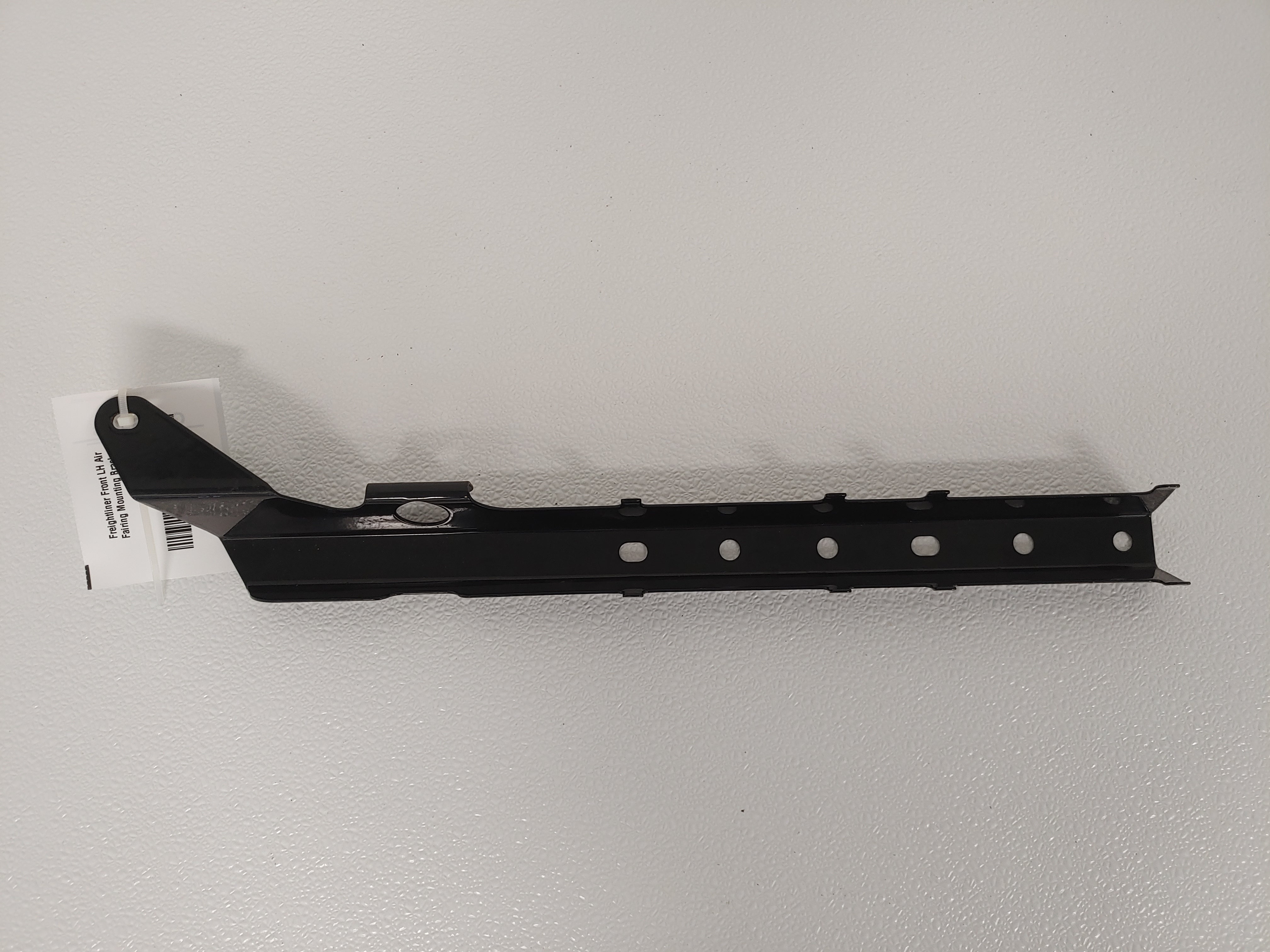 Freightliner Front LH Air Fairing Mounting Bracket - P/N: 22-71782-000 (6805176811606)