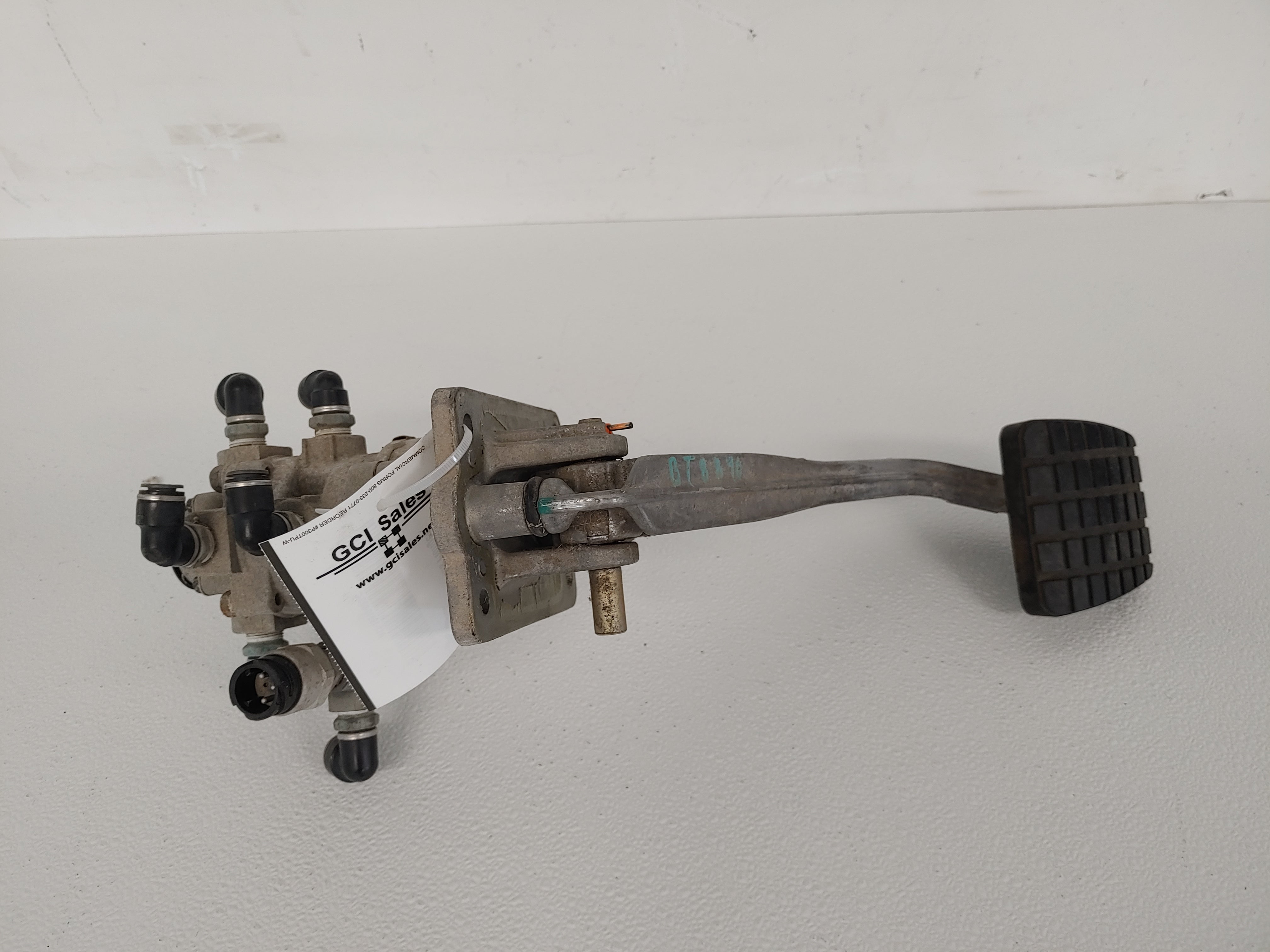 Used Freightliner Front Brake Pedal  Plus Plunger - P/N  A12-19510-003 (8116255326524)