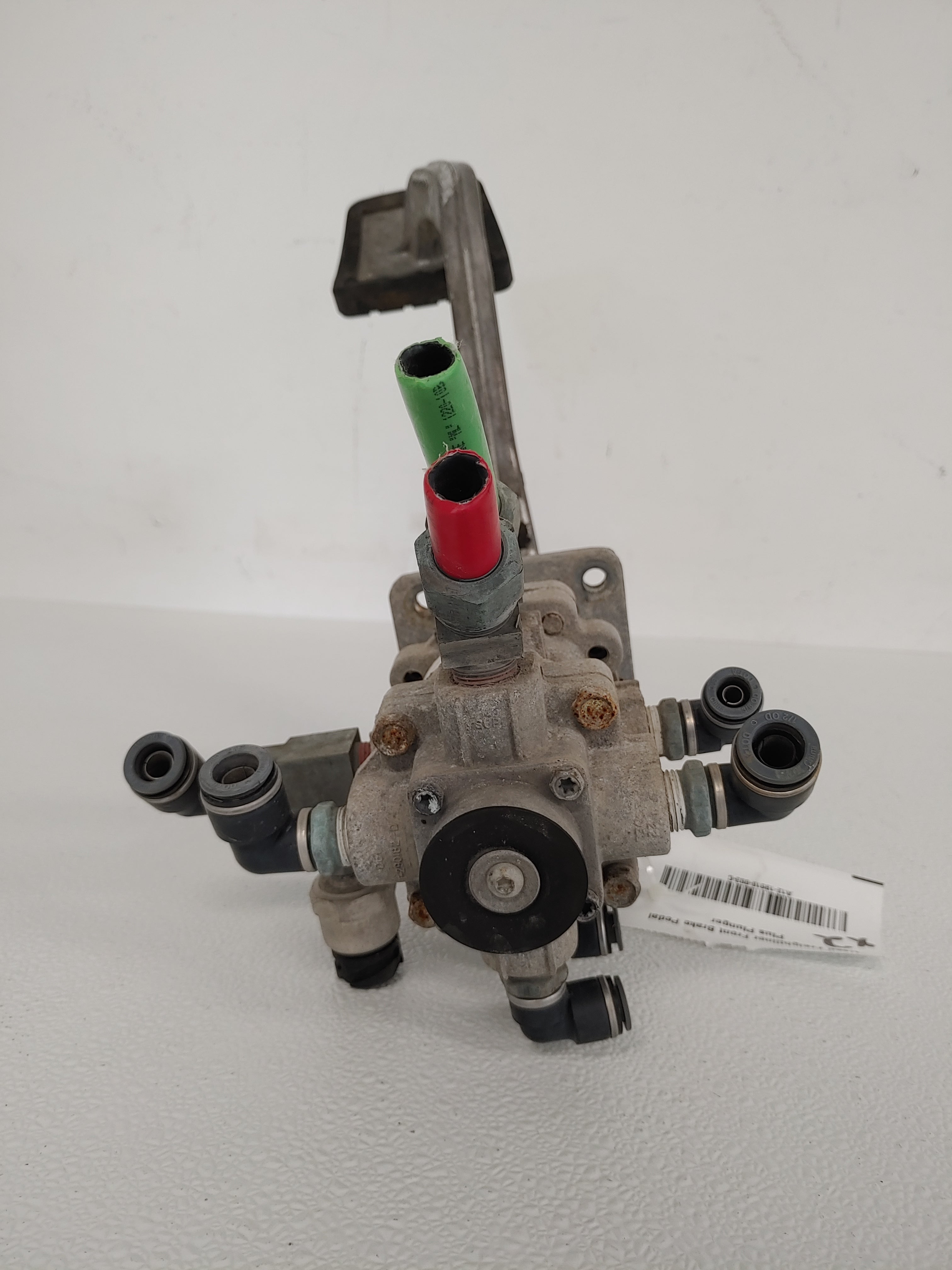 pumping brake pedal Used Freightliner Front Brake Pedal Plus Plunger
