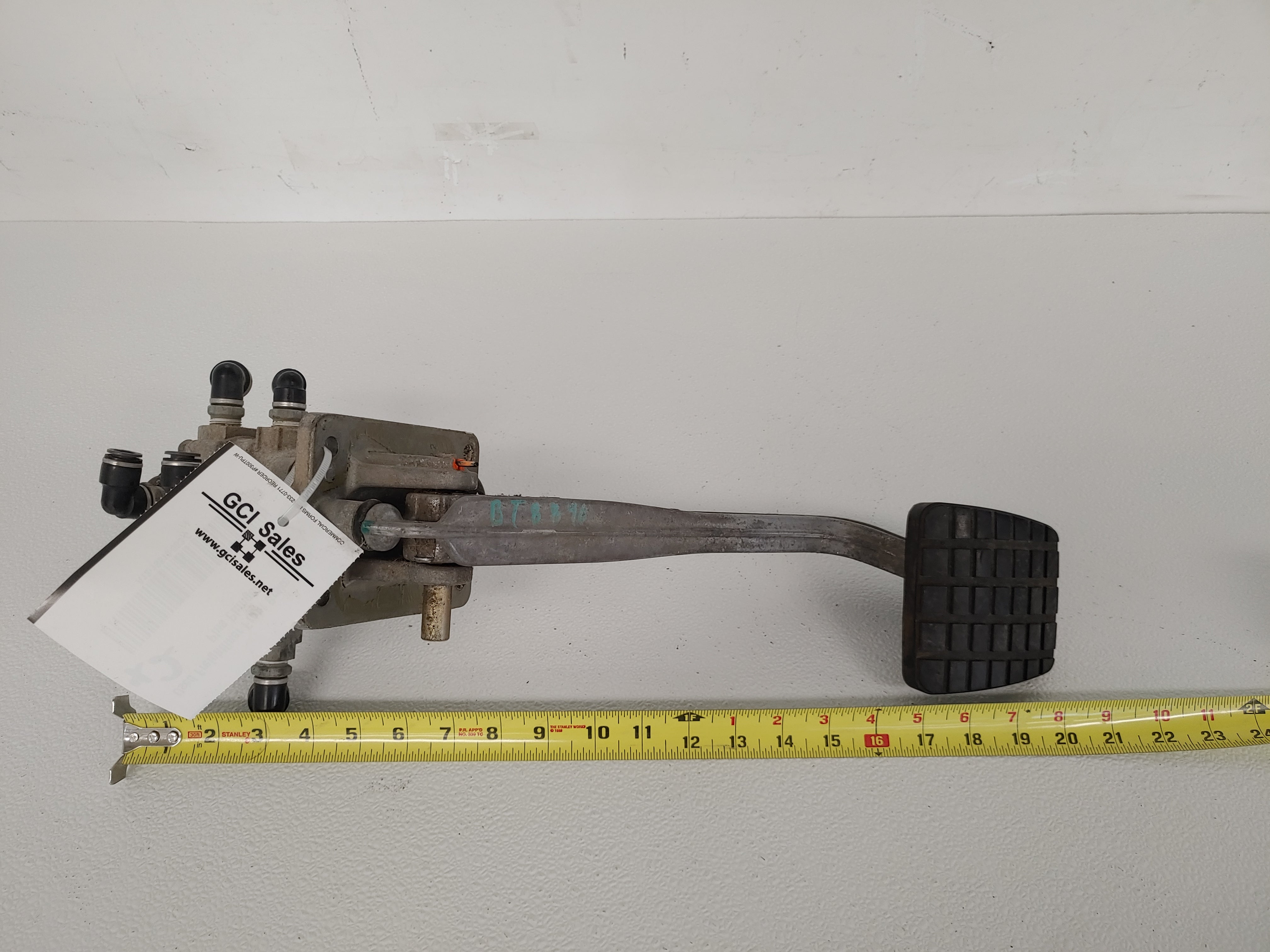 Used Freightliner Front Brake Pedal  Plus Plunger - P/N  A12-19510-003 (8116255326524)