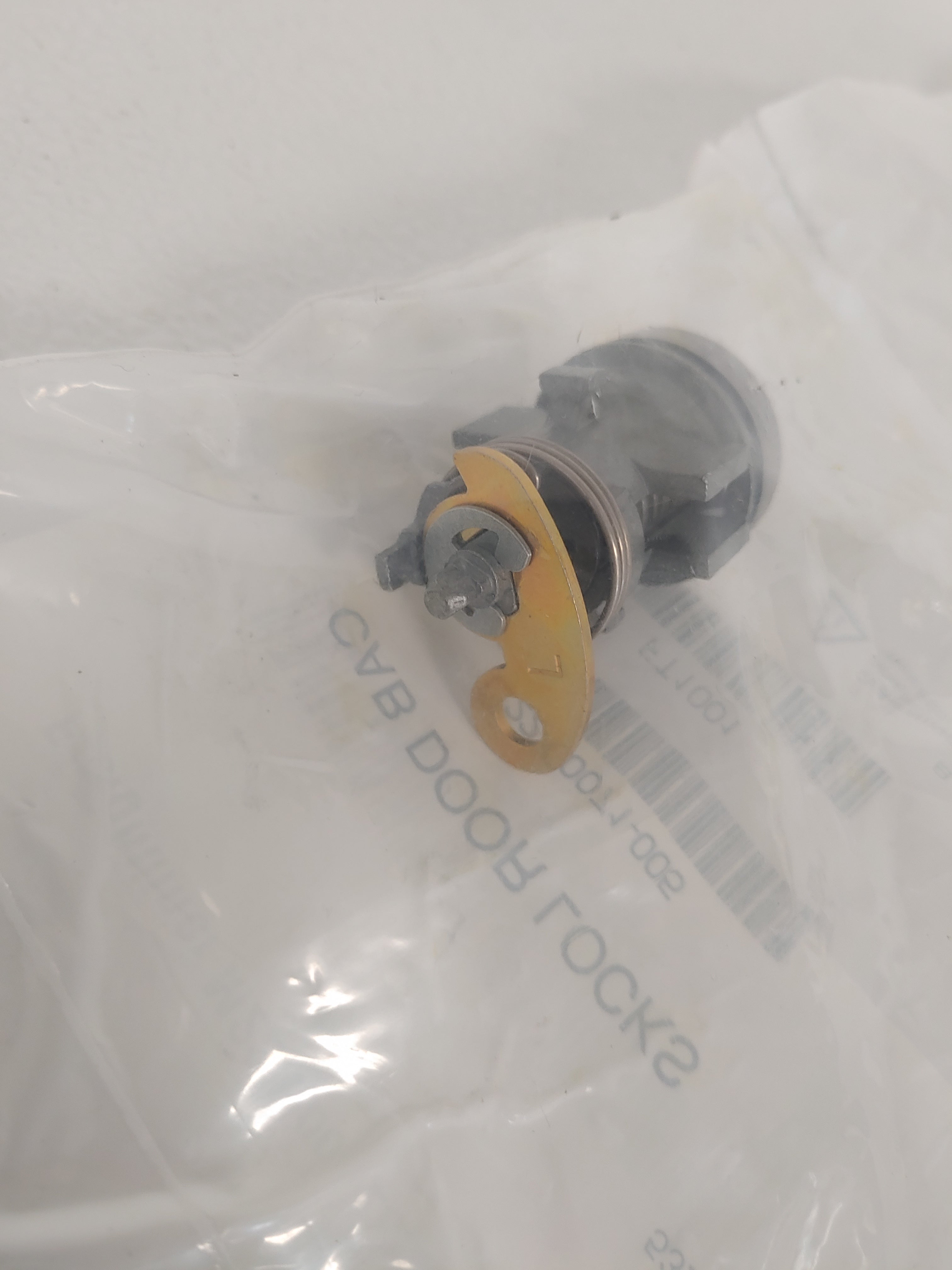 Freightliner M22 Door Lockset w/ 2 Keys - P/N: W22-00071-005 (6813478322262)