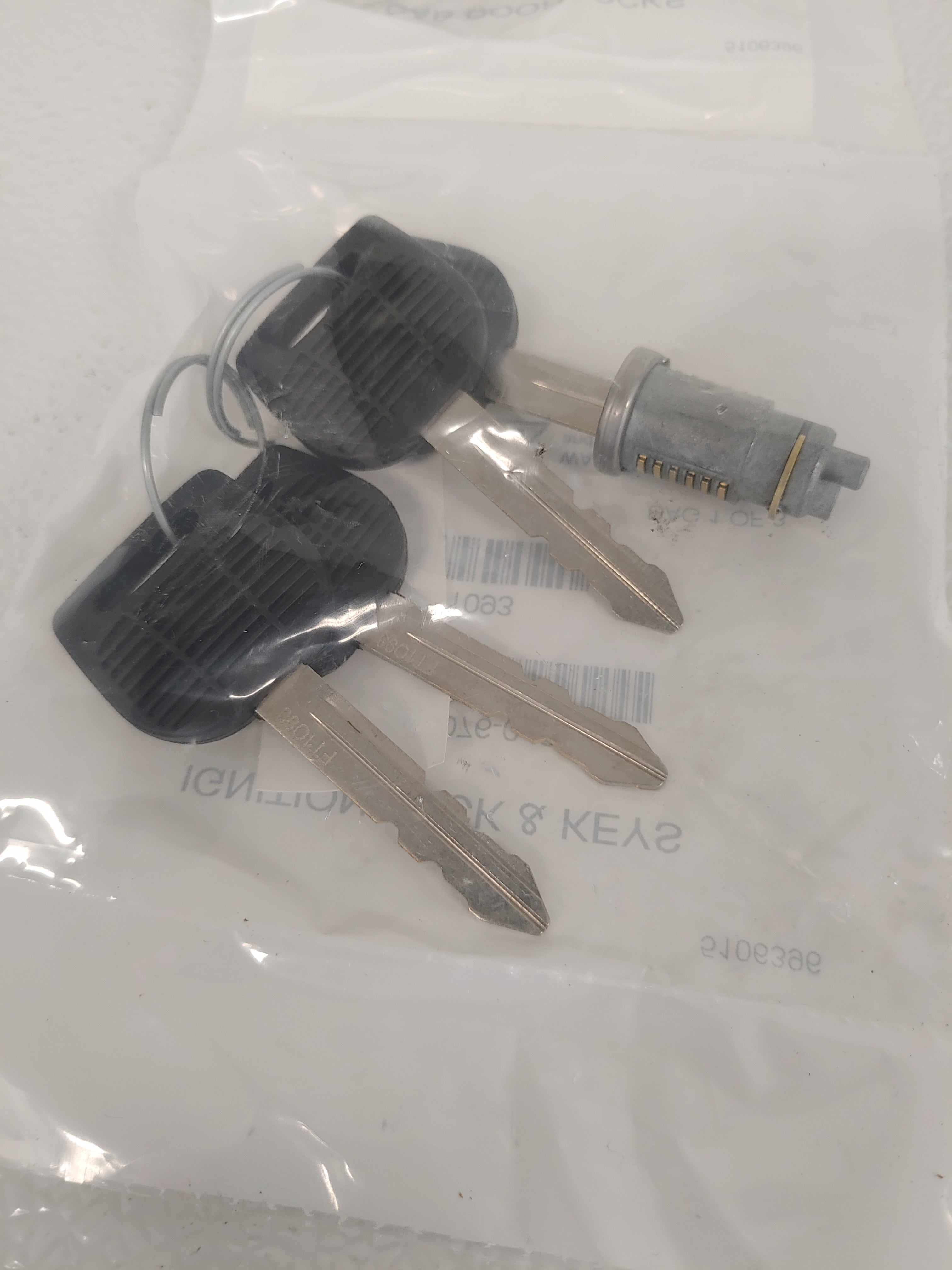 Freightliner M2/P3 Lockset w/ 4 Keys - P/N: W22-00076-042 (6813476388950)