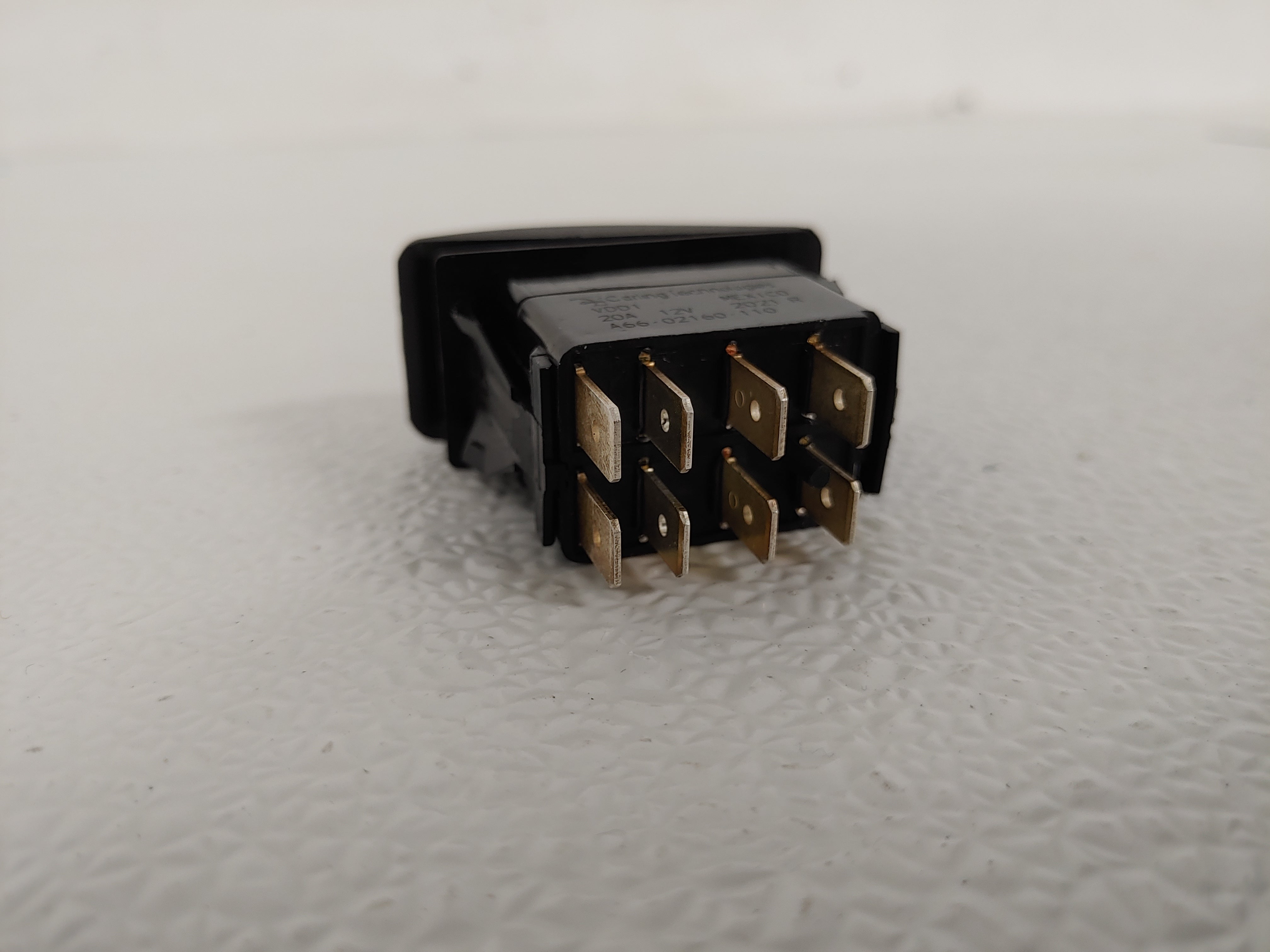 チロル　フード Carling Tech Auxiliary Power Take Off Rocker Switch - A66