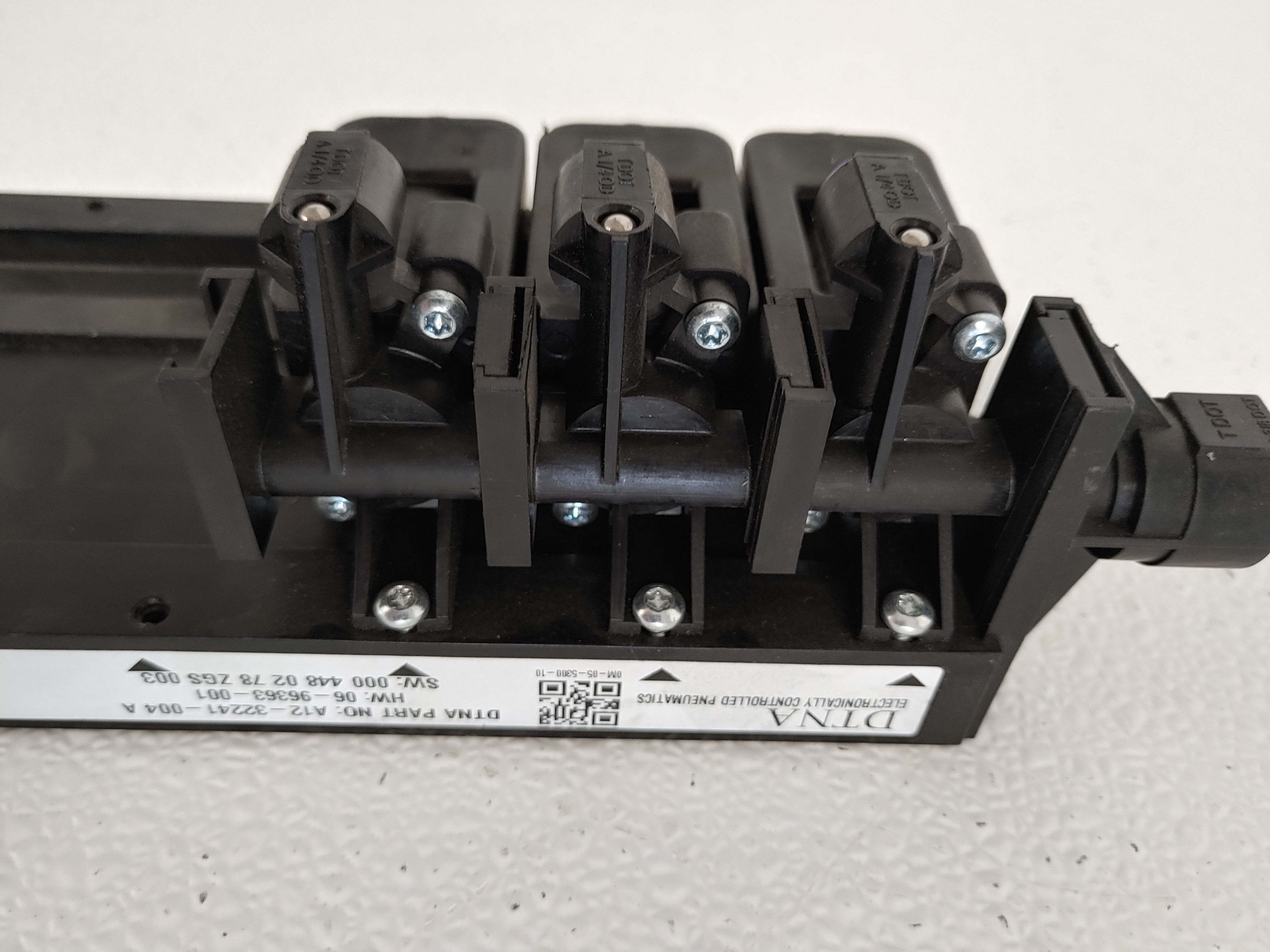 Freightliner ECP 4 Solenoids Bank - P/N: A12-32241-004 (6815679414358)