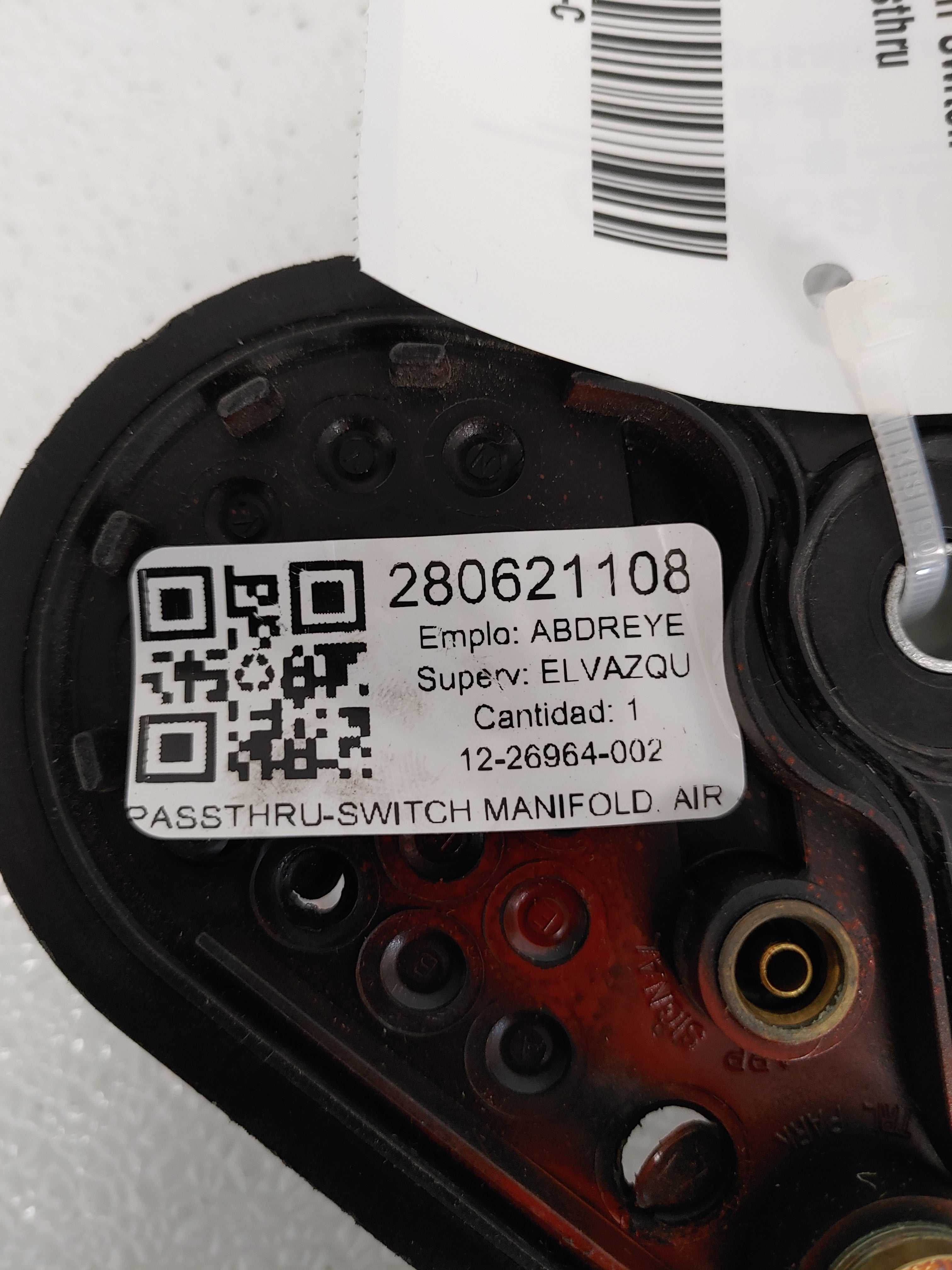 パールル Used Freightliner Air Switch Manifold Passthru - P/N 12