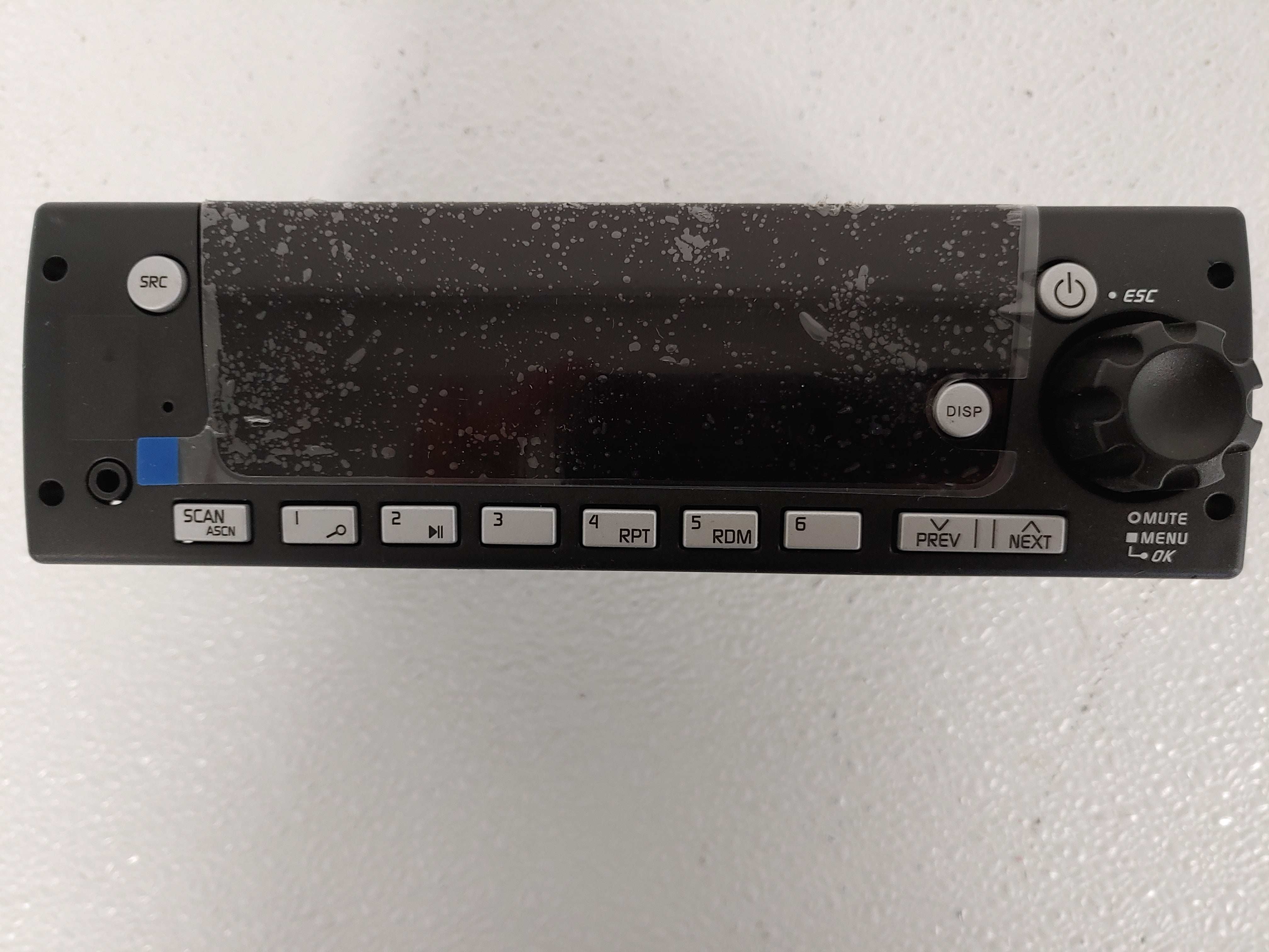 Damaged Freightliner DEA700 Radio - P/N  A22-78677-000 (8001470103868)