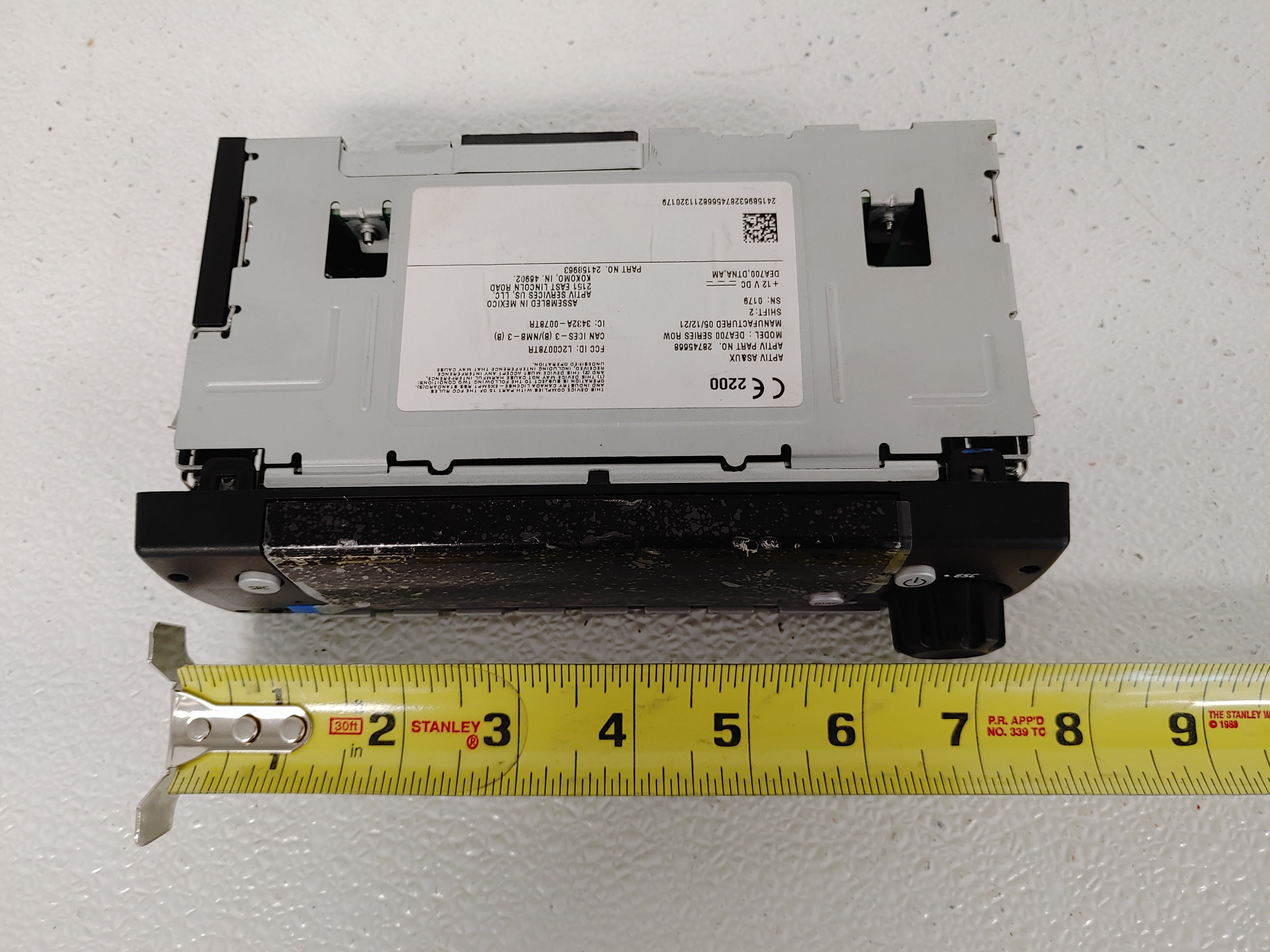 Damaged Freightliner DEA700 Radio - P/N  A22-78677-000 (8001470103868)