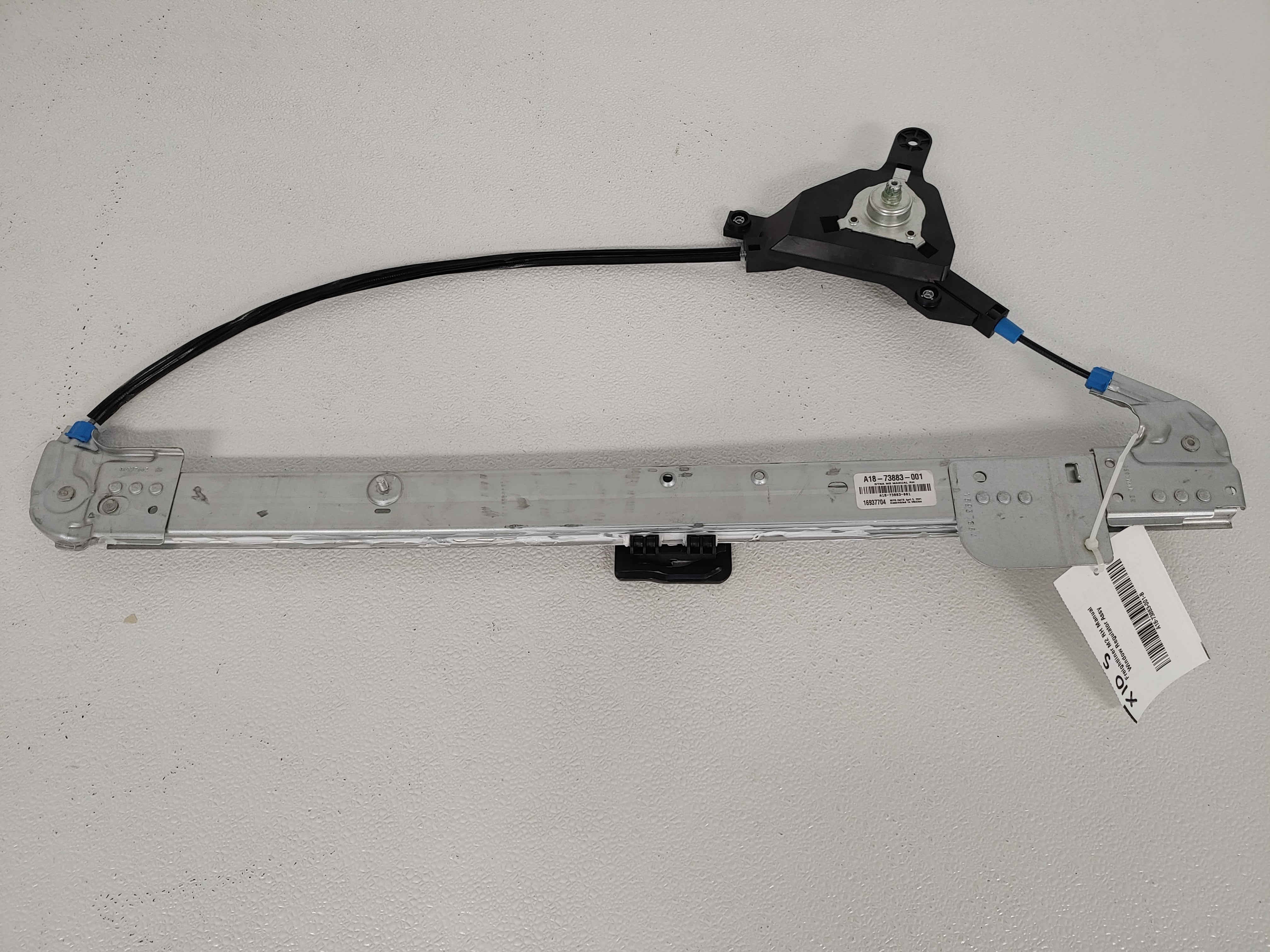 Freightliner M2 RH Manual Window Regulator Assy - P/N  A18-73883-001 (6831581888598)