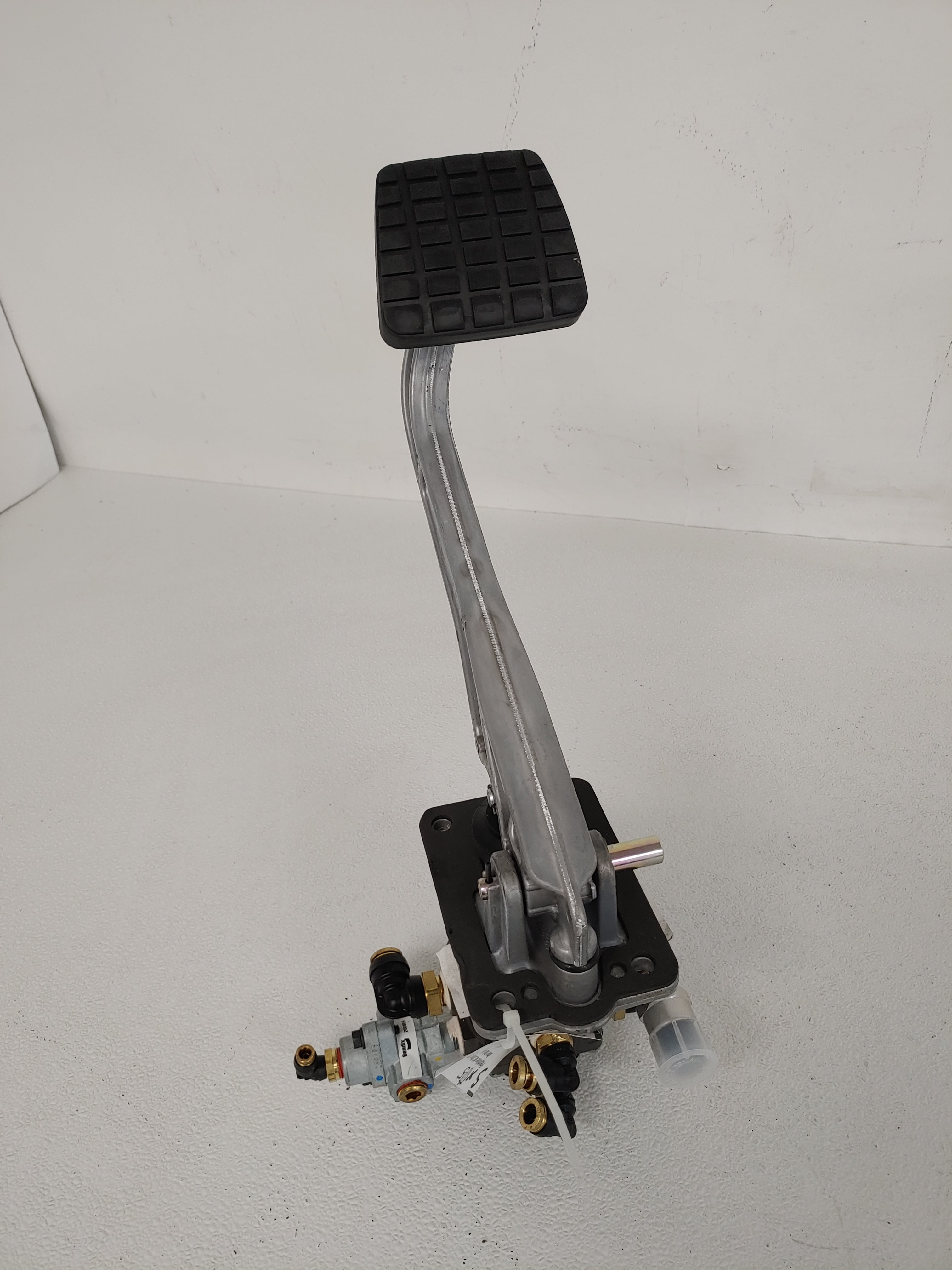 Freightliner M2 2Valve THV Brake Pedal Assy - P/N: A12-28408-005 (7999755845948)