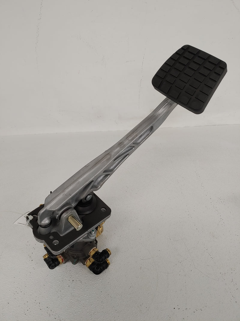 Freightliner M2 2V Trailer Hand Valve Brake Pedal Assy - P/N: A12-28408-001 (7999751815484)