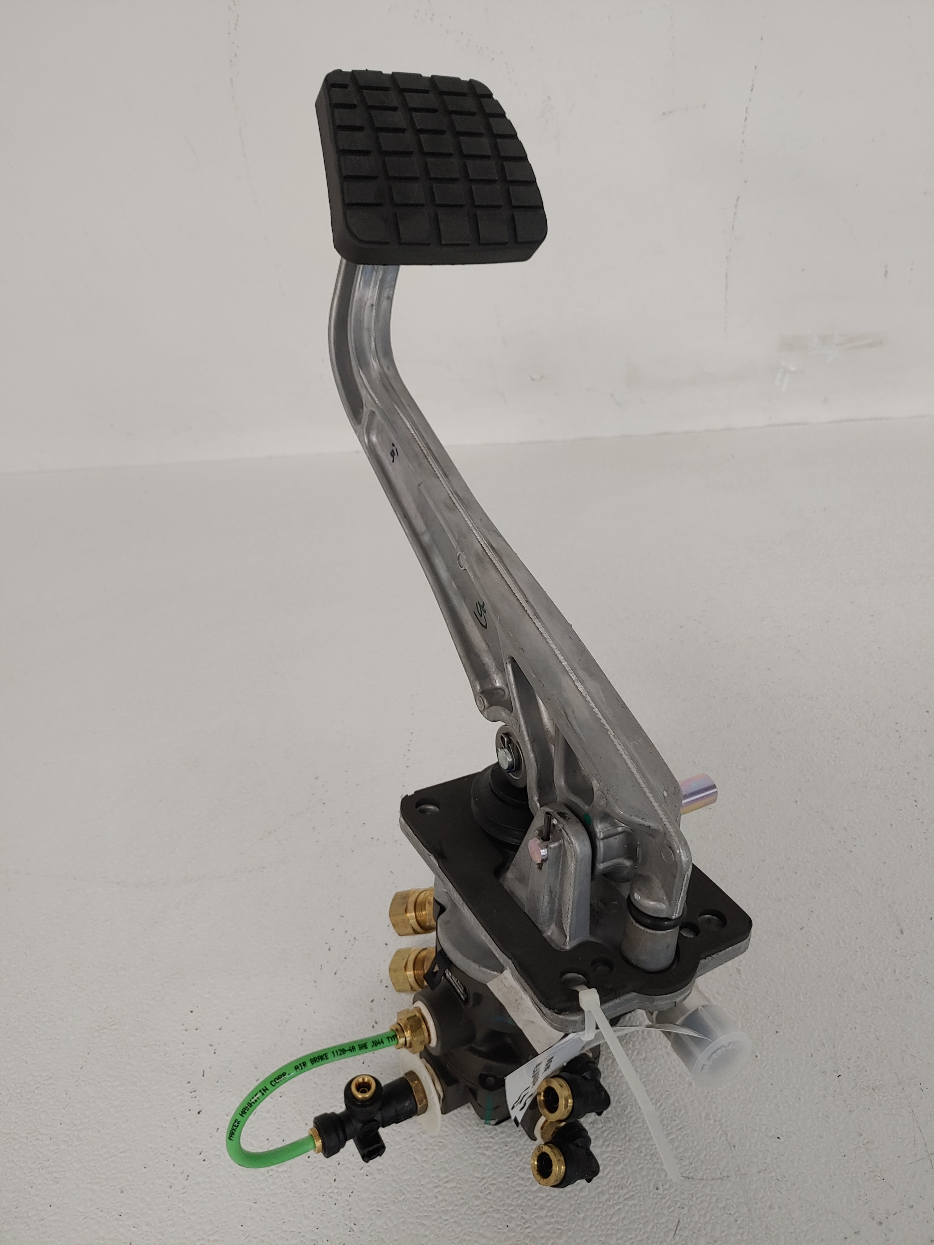 Freightliner M2 1V FT Valve Brake Pedal Assy - P/N: A12-28407-004 (7999751782716)