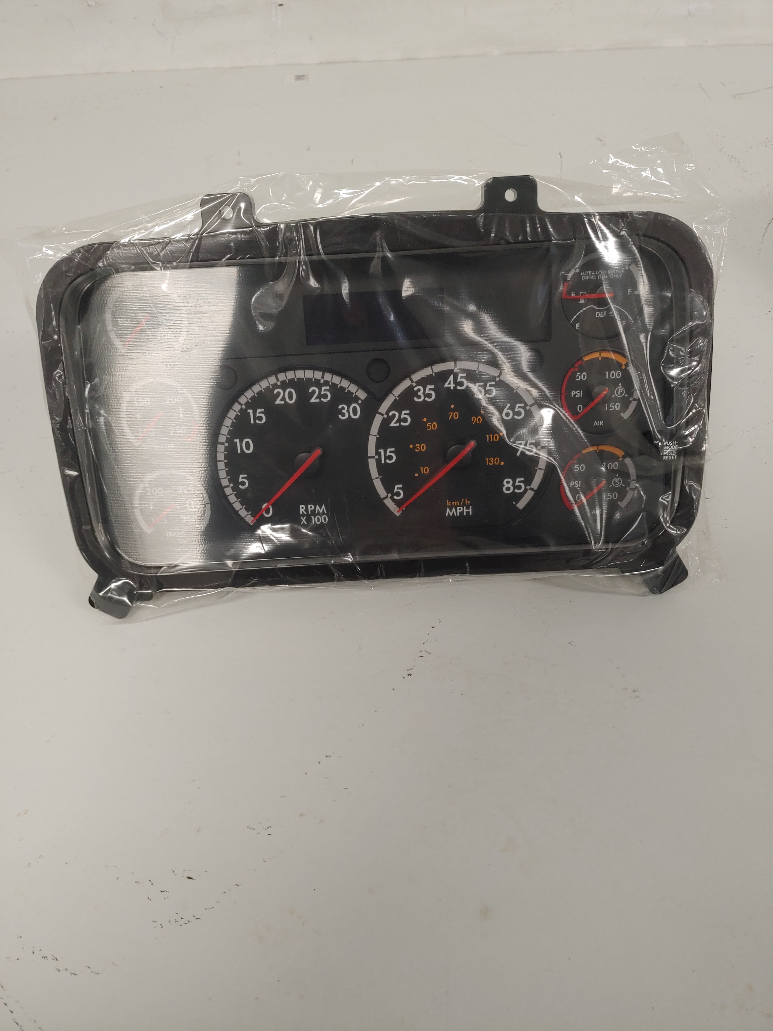 Freightliner US ICU3S Speedometer & Tach Cluster - P/N  A22-77153-017 (8010950607164)