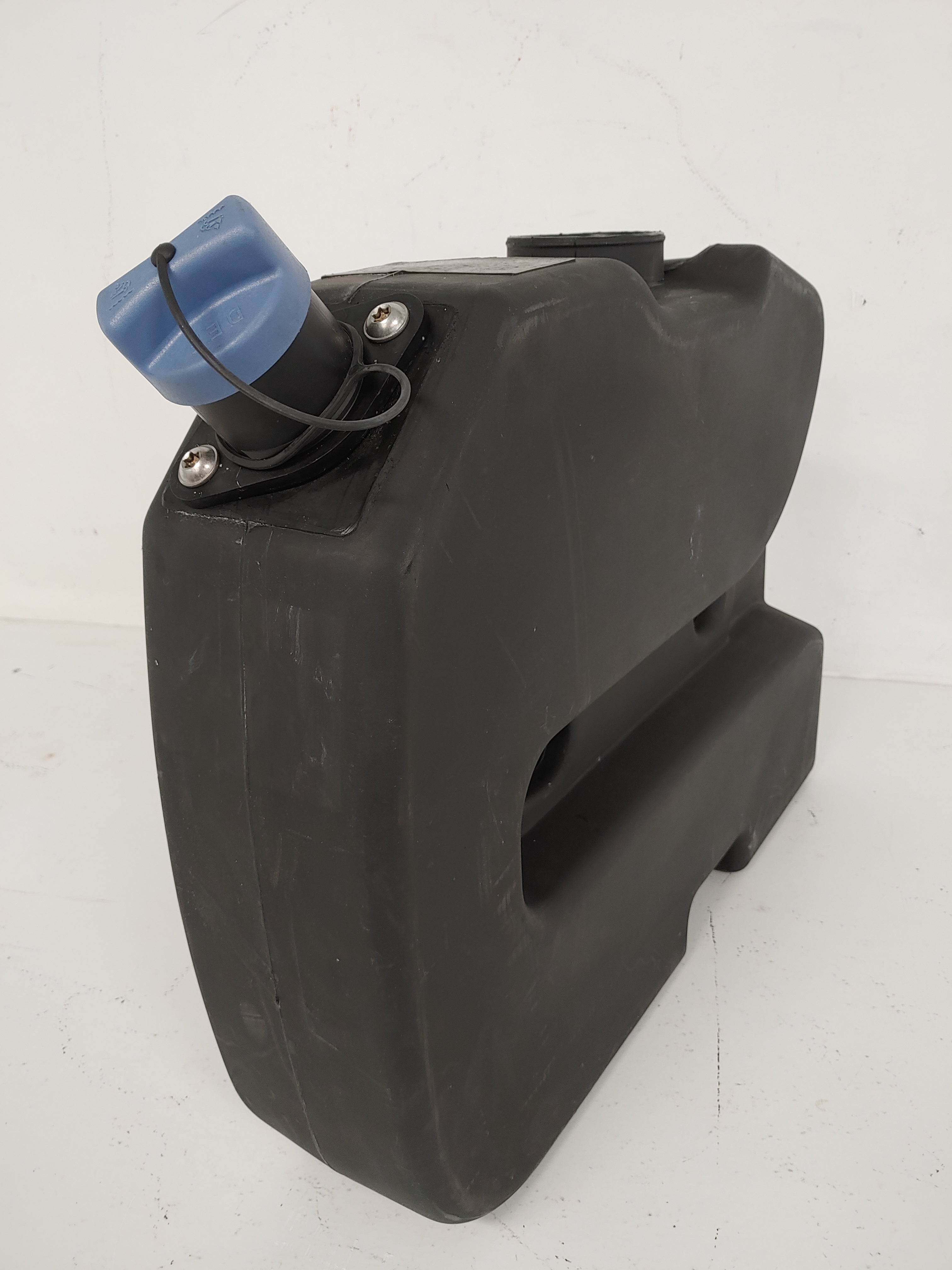 Used Freightliner 6-Gallon DEF Tank - P/N: 04-30382-000 (8273059840316)