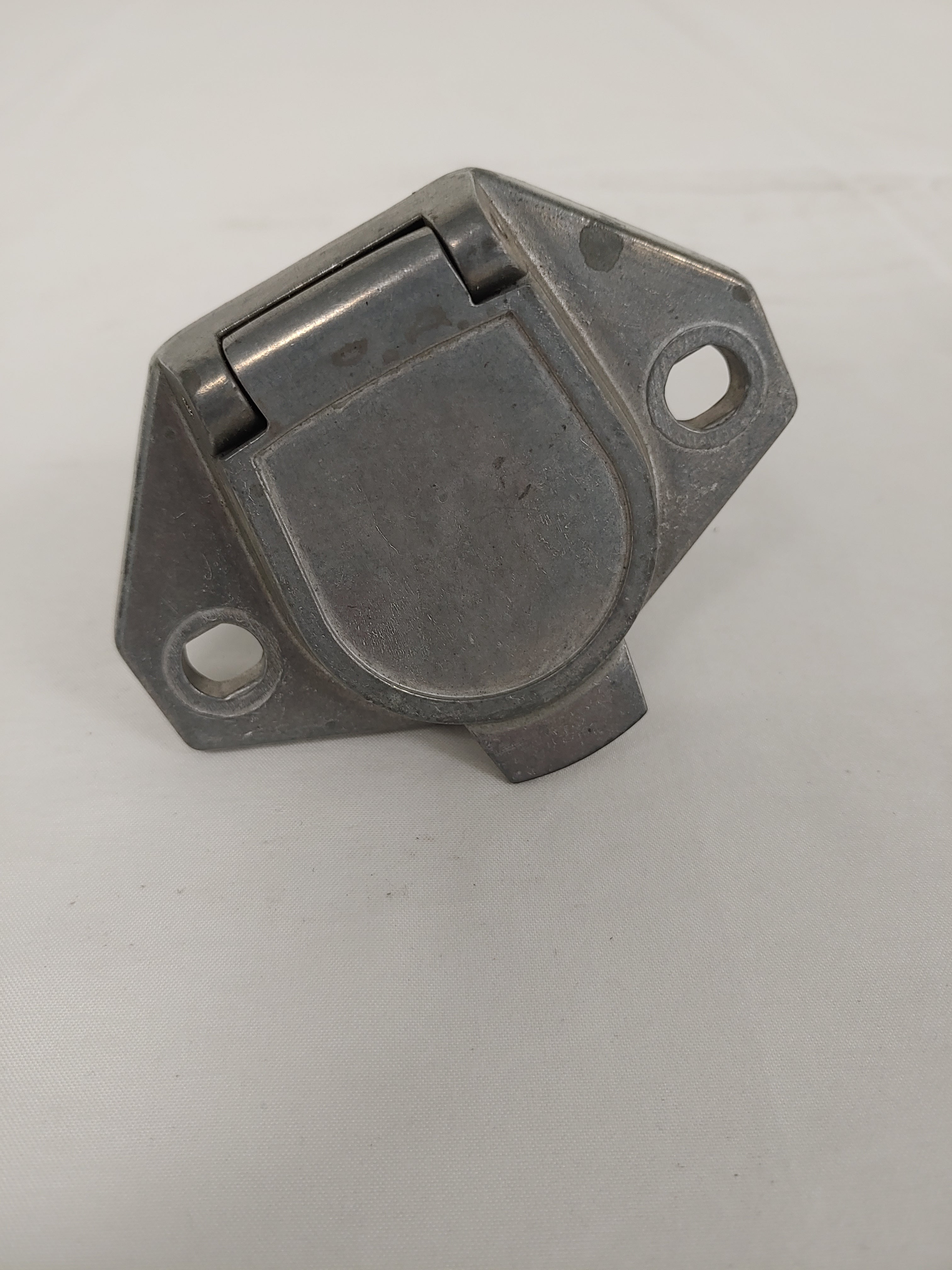 Heavy Duty Metal Body 2-Pole Socket (4023556440150)