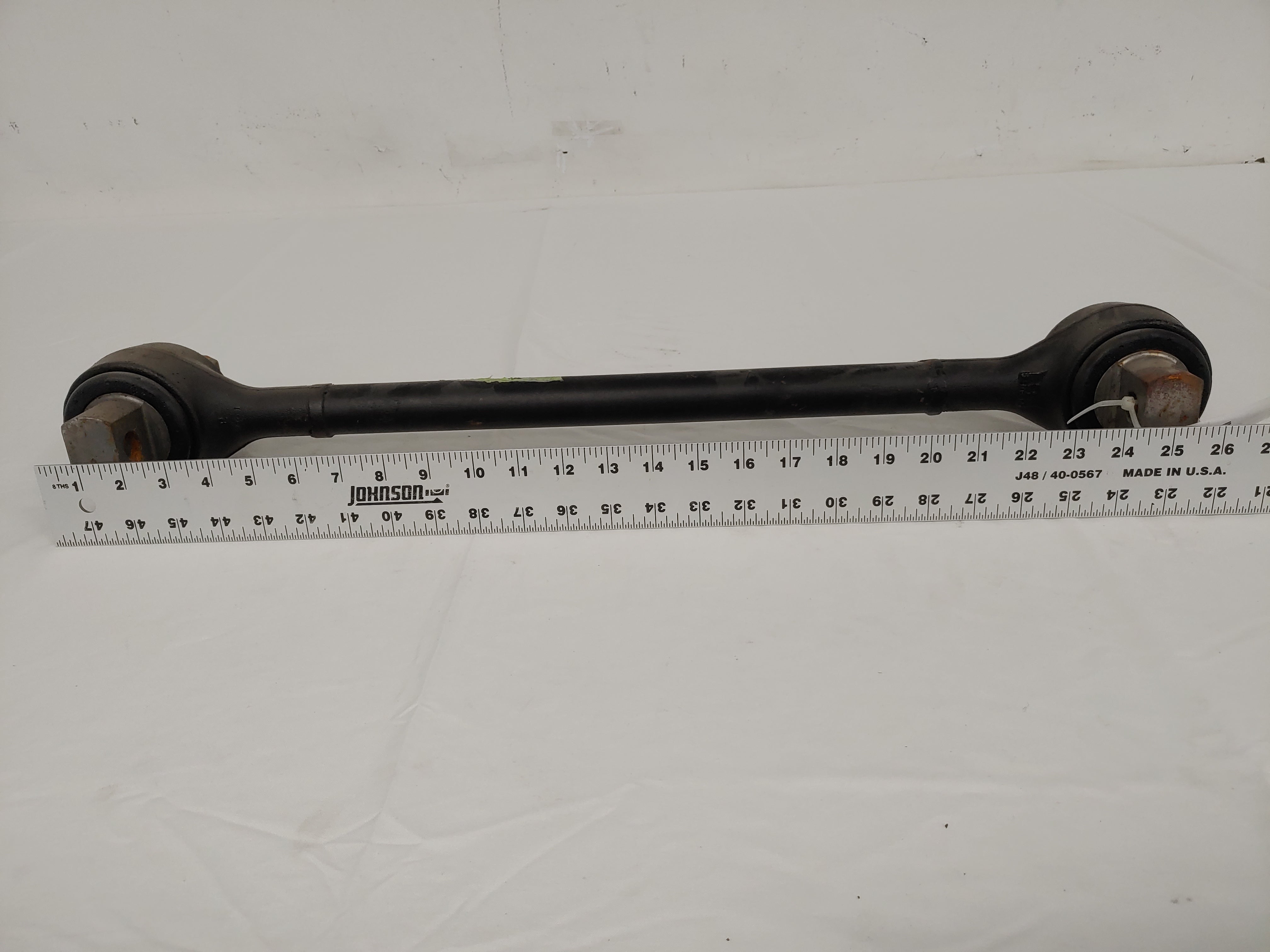 Freightliner Suspension Control Rod - P/N  681 326 08  16 (6636175982678)