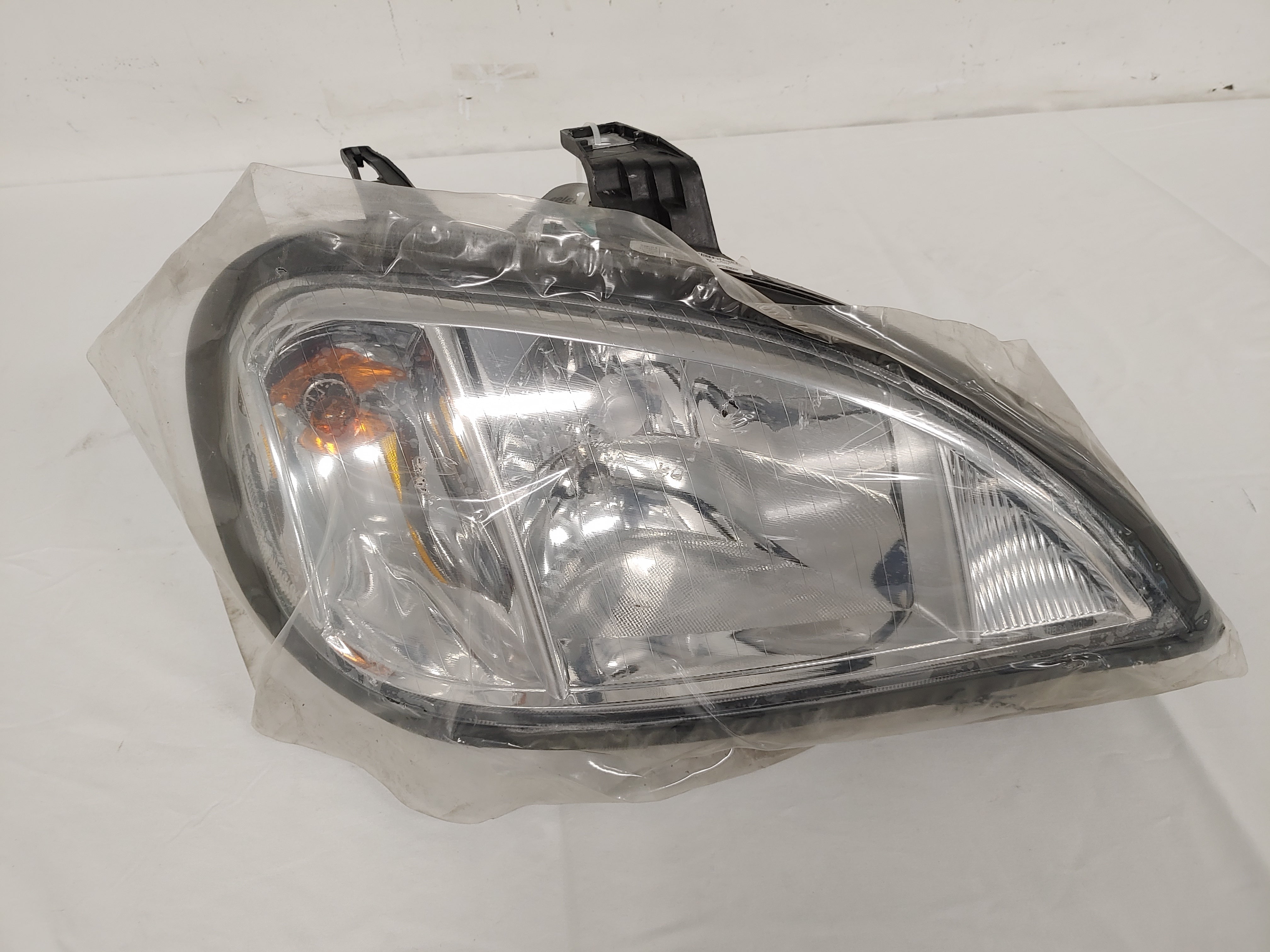 Damaged Freightliner Columbia RH Headlamp Assembly - P/N   A06-75737-005 (8048138813756)