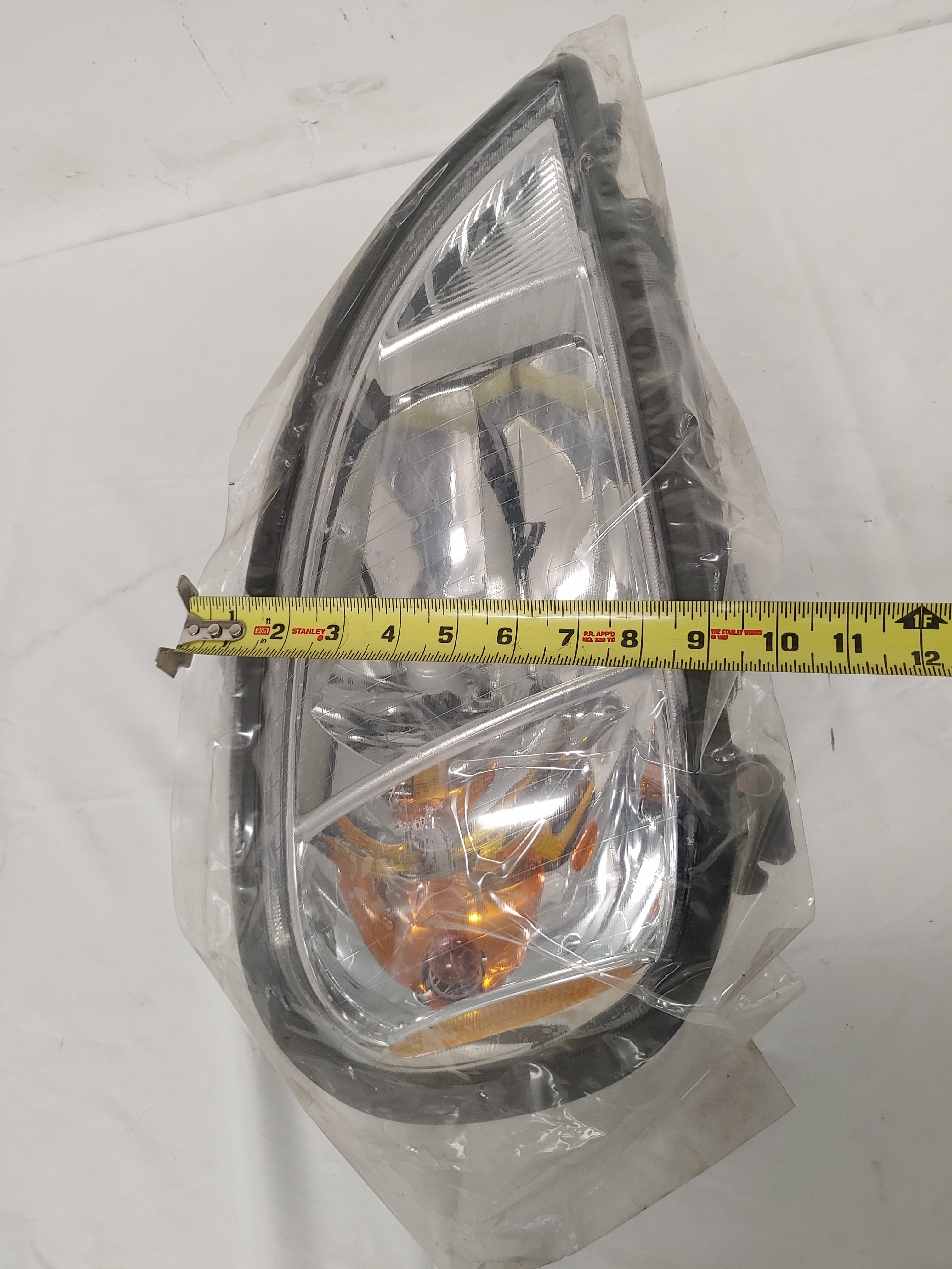 Damaged Freightliner Columbia RH Headlamp Assembly - P/N   A06-75737-005 (8048138813756)