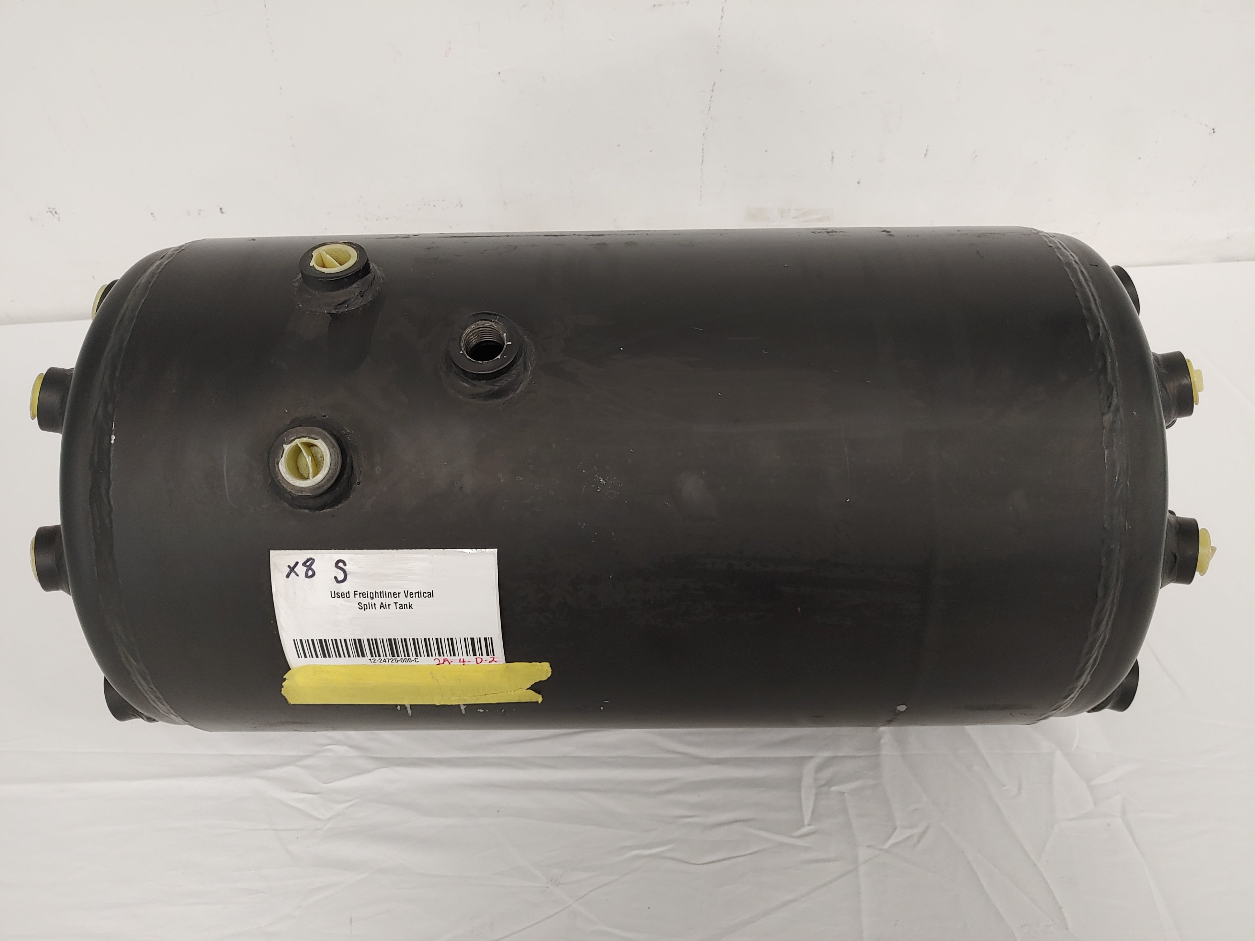 Used Freightliner Vertical Split Air Tank - P/N: 12-24725-000 (8161079525692)