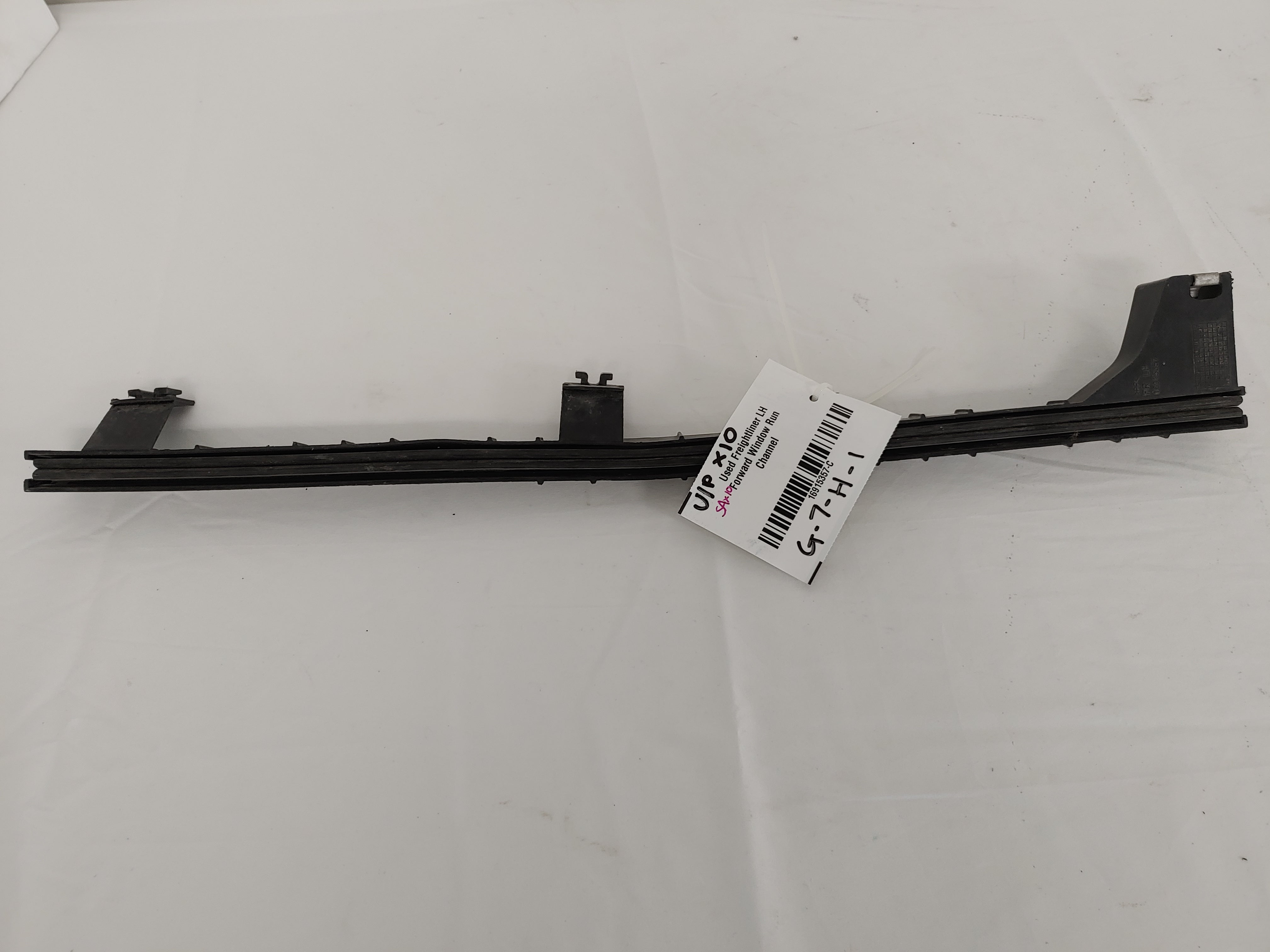 Used Freightliner Cascadia P3  LH Forward Window Run Channel - P/N: 16915358 (6636637290582)