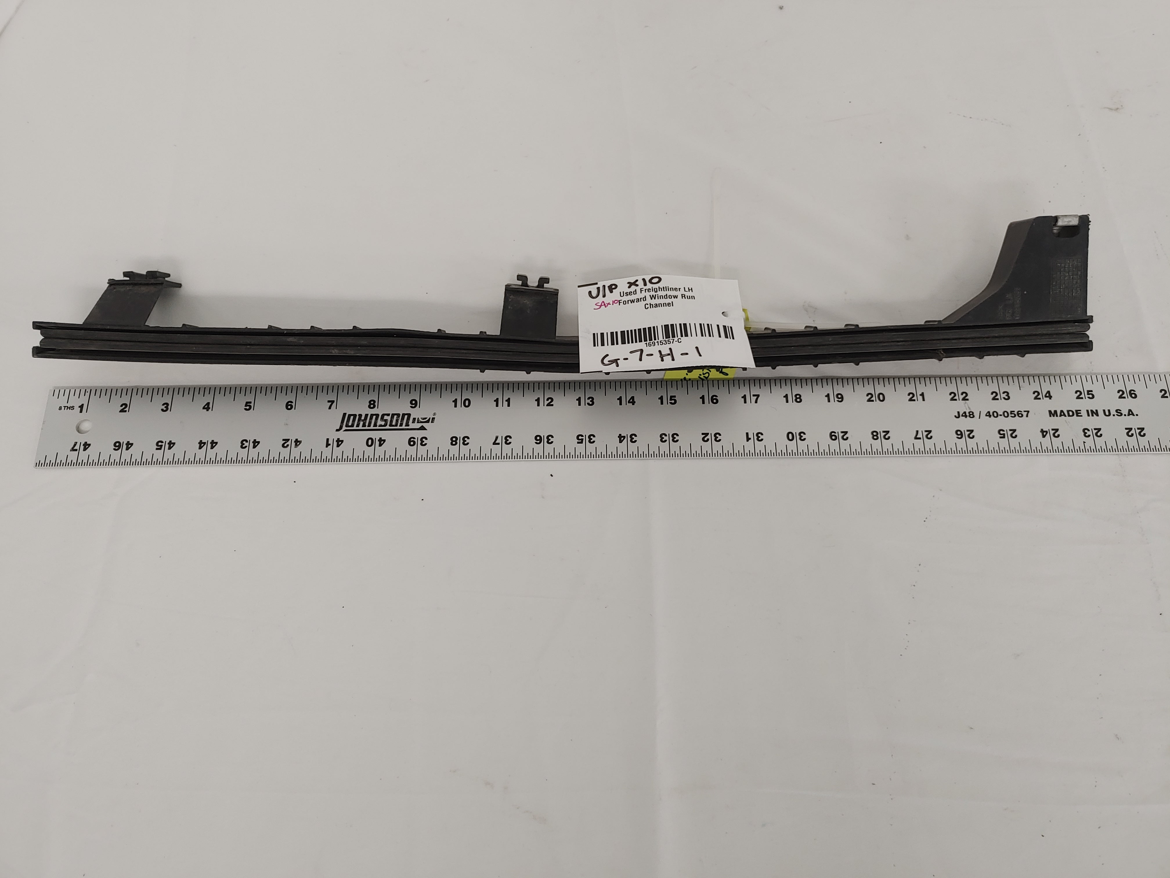 Used Freightliner Cascadia P3  LH Forward Window Run Channel - P/N: 16915358 (6636637290582)