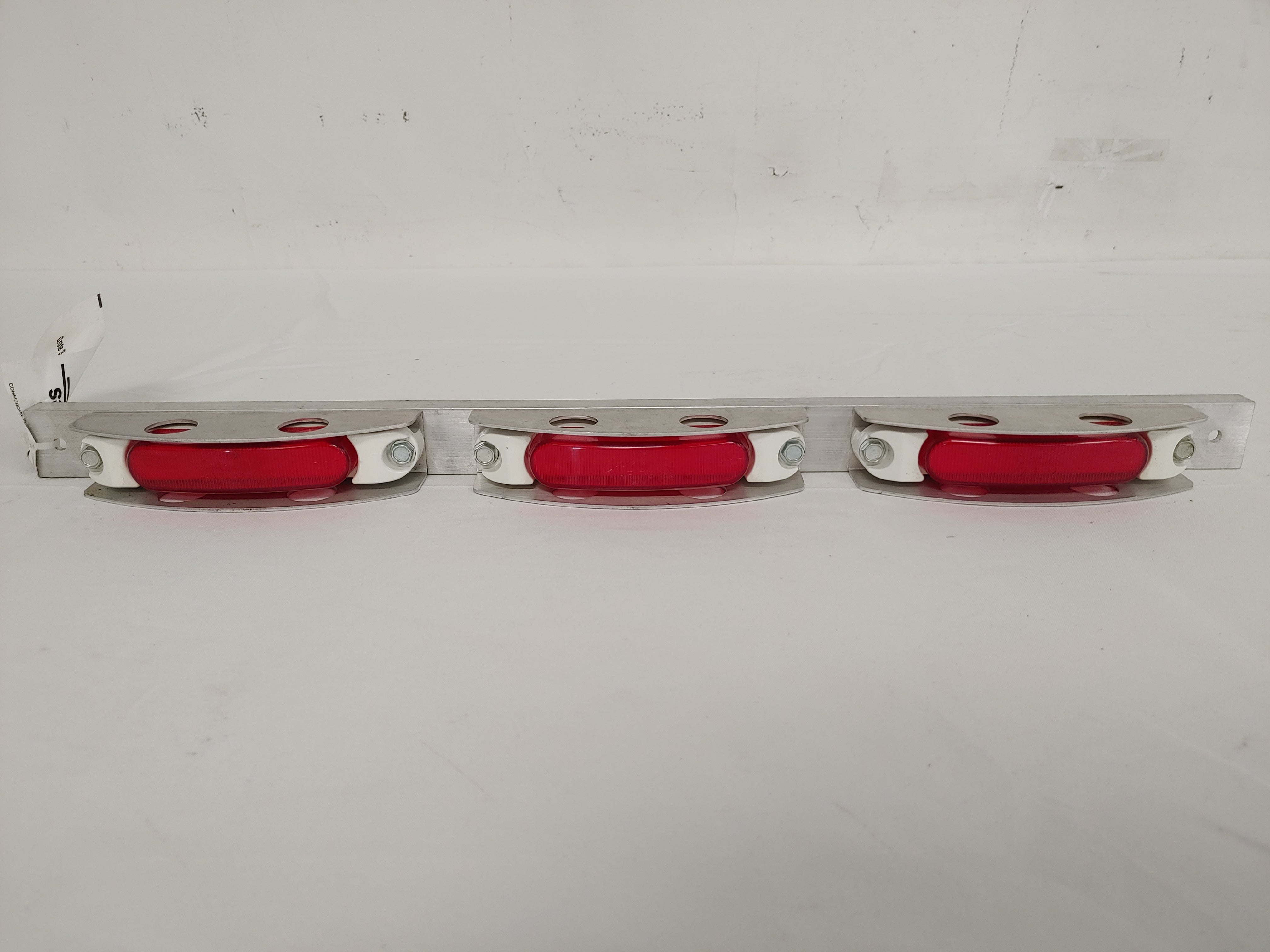 GROTE 3-1/2" In-Oval Stop/Turn/Tail Light, Red W/ 3 LIGHT BRACKET (4981501755478)