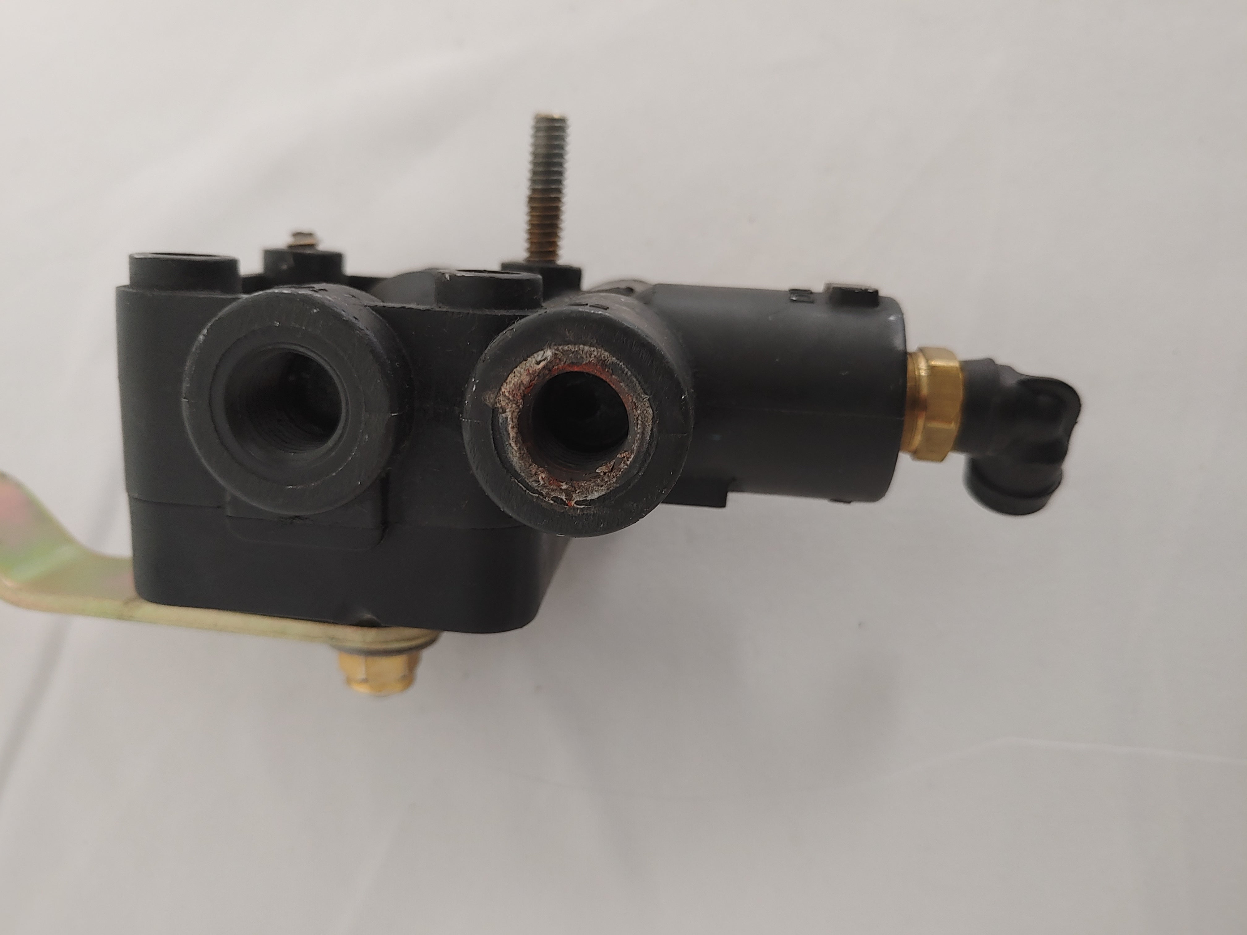 Rear Suspension Height Control Leveling Valve - P/N 16-14318-000