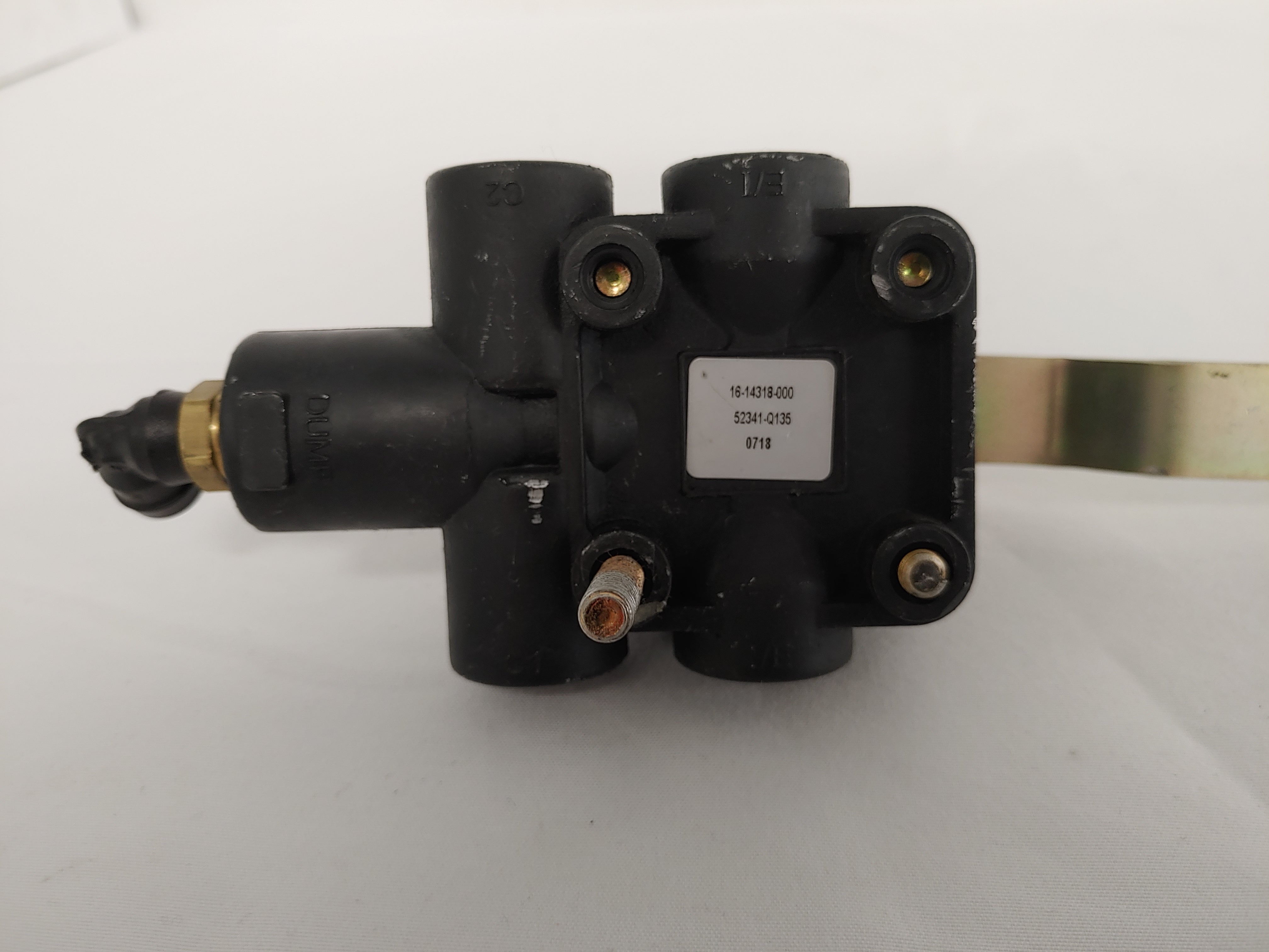 Rear Suspension Height Control Leveling Valve - P/N 16-14318-000