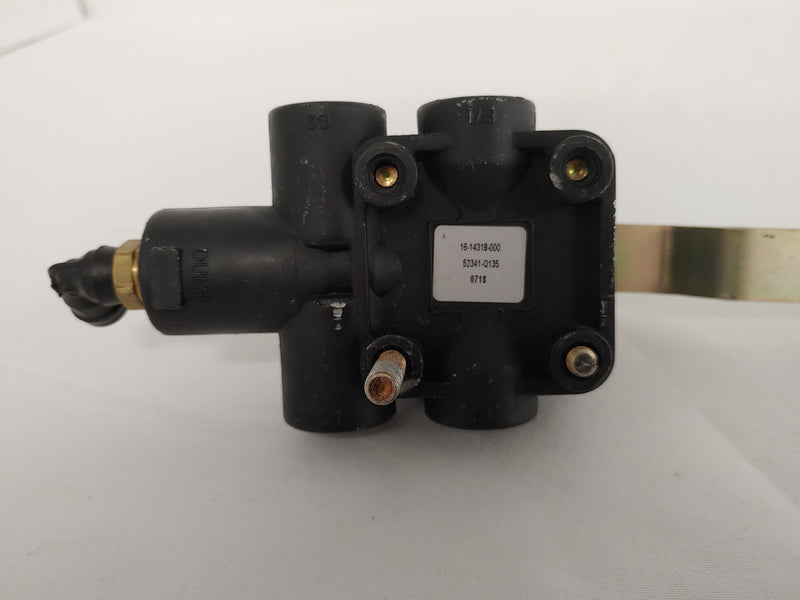 Damaged Rear Suspension Height Control Leveling Valve - P/N  16-14318-000 (8113339990332)