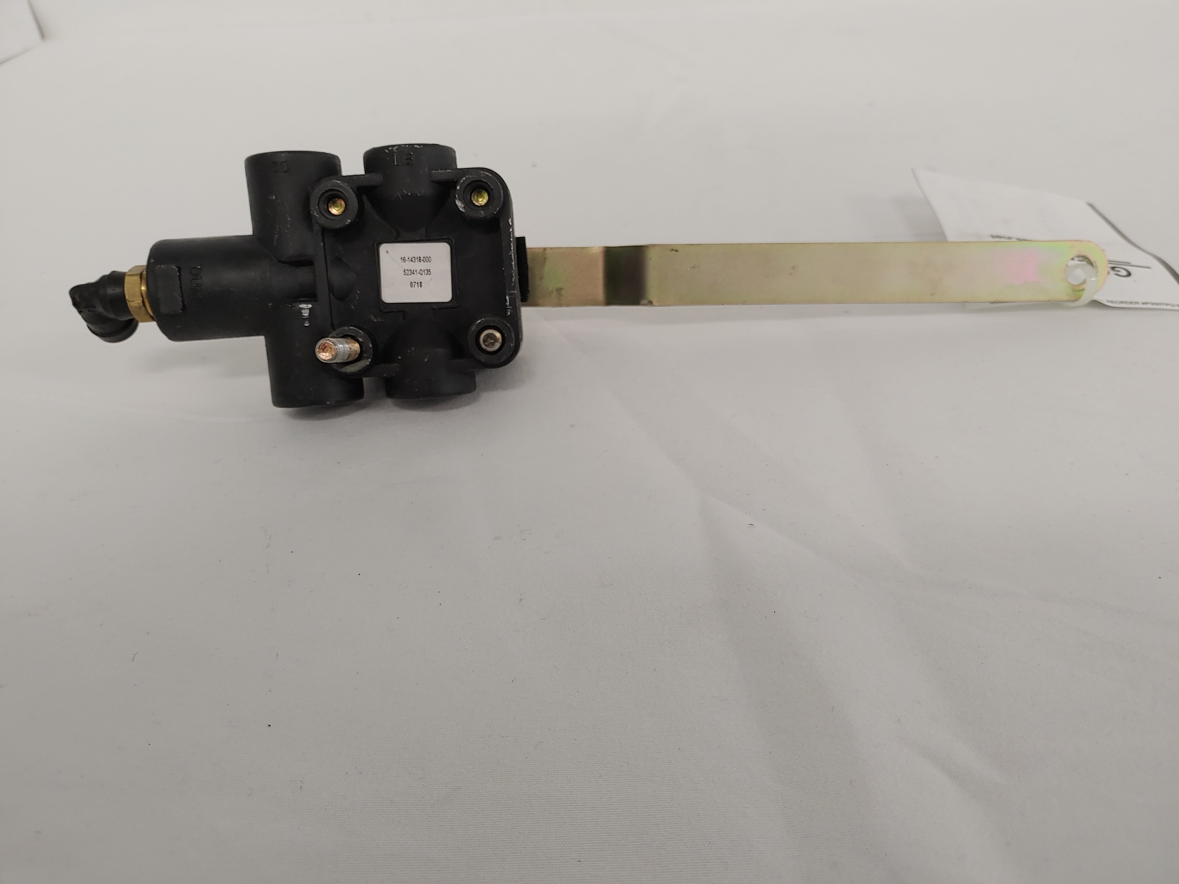 Rear Suspension Height Control Leveling Valve - P/N 16-14318-000