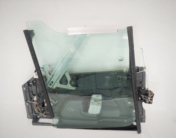 Damaged Freightliner Cascadia P3 RH Manual Lock Door Module - P/N: A18-71521-001 (8139260985660)