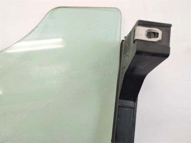 Damaged Freightliner Cascadia P3 RH Manual Lock Door Module - P/N: A18-68937-001 (8135715029308)