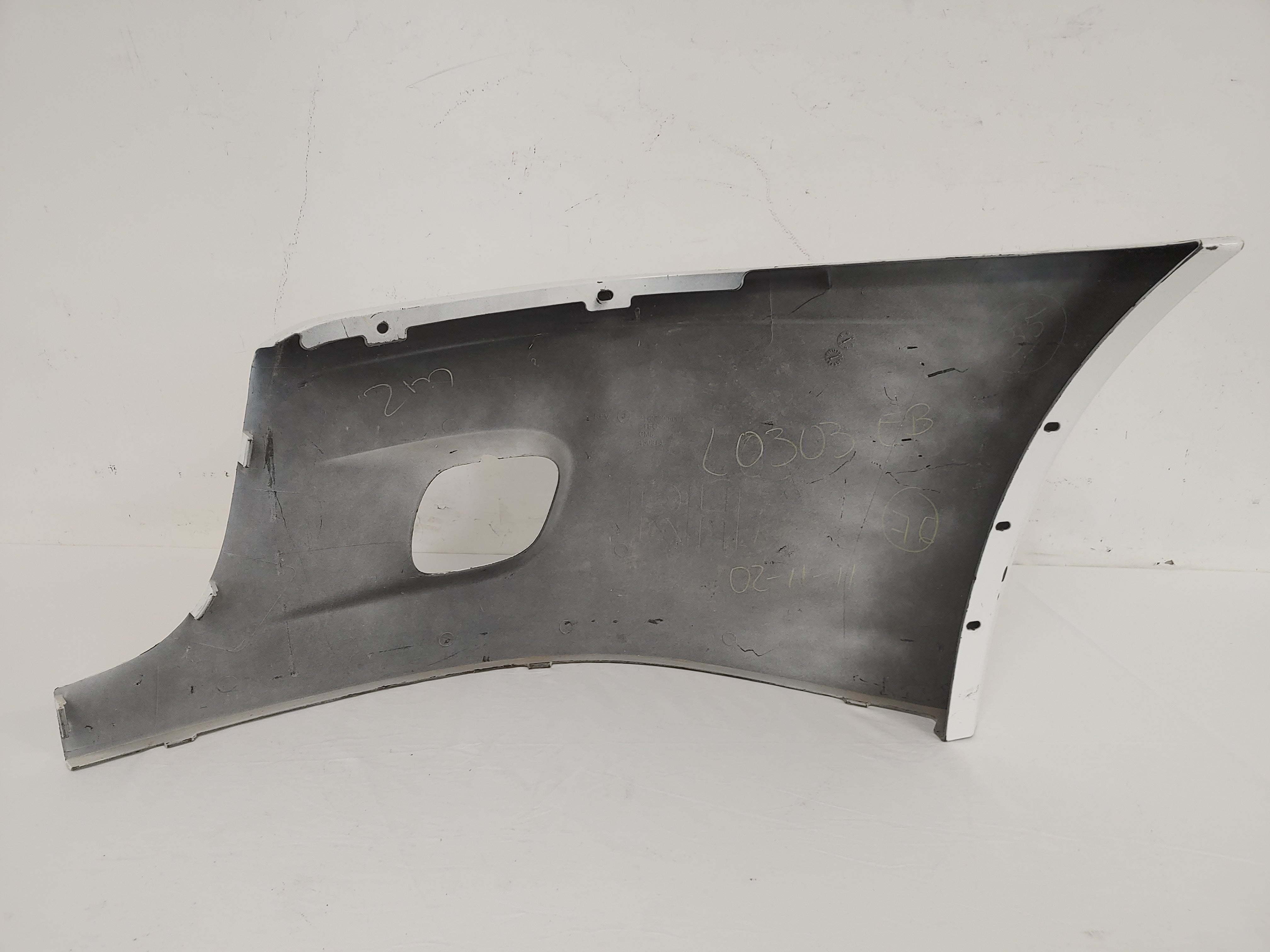 Used FTL Cascadia P3 RH Front Bumper End w/ Fog Light - P/N: 21-27300-001 (3939553607766)