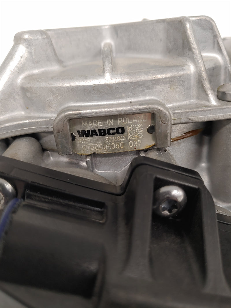 Damaged WABCO 6-Port 5.5 psi ABS Combo Modulator Valve - P/N: 976 000 105 0 (3939682746454)