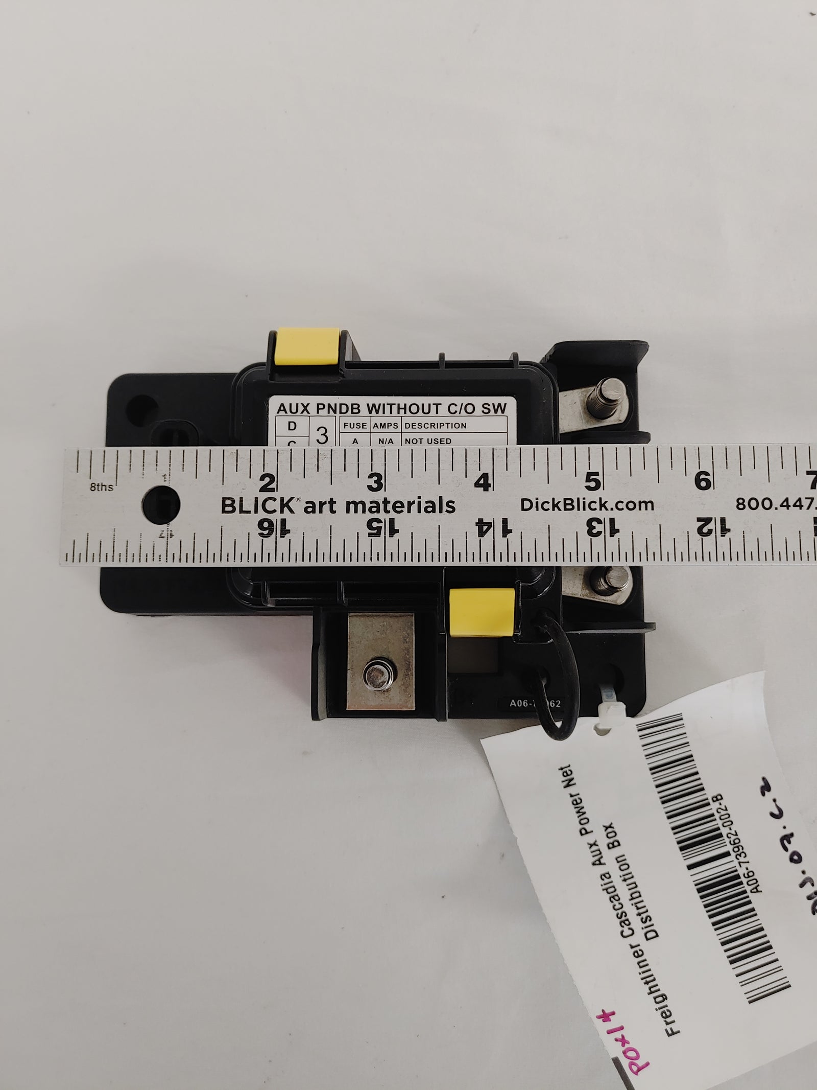 Freightliner Cascadia Aux Power Distribution Box P/N A0673962002