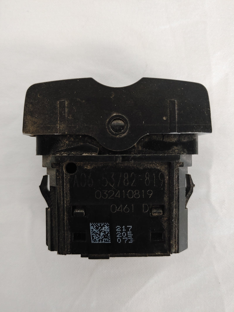 Used Freightliner Bunk Mid Dome Lamp Rocker Switch - P/N  A06-53782-819 (8245127414076)