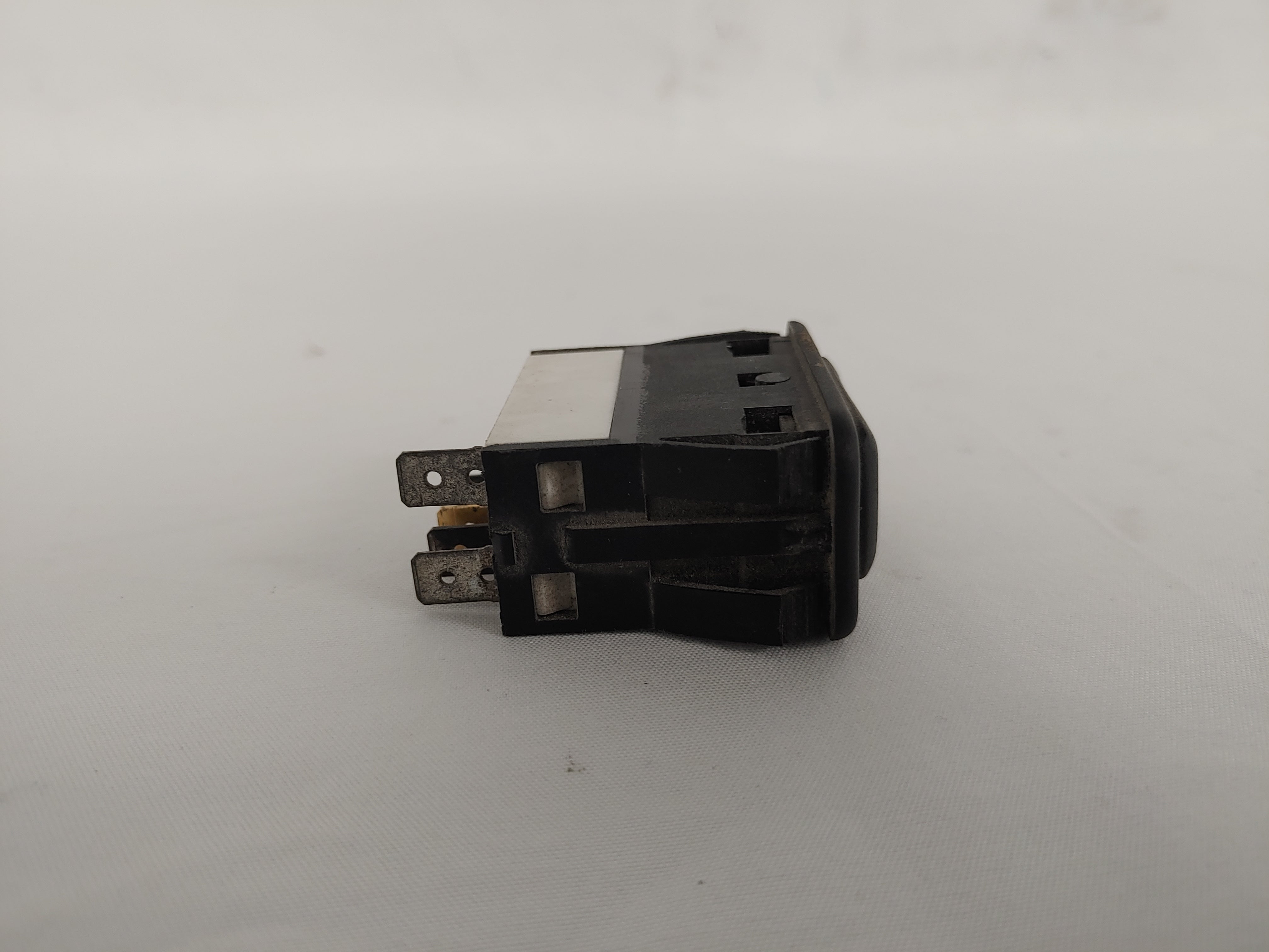 Used Freightliner Shutdown Override Rocker Switch - P/N  A06-22523-015 (8259473113404)