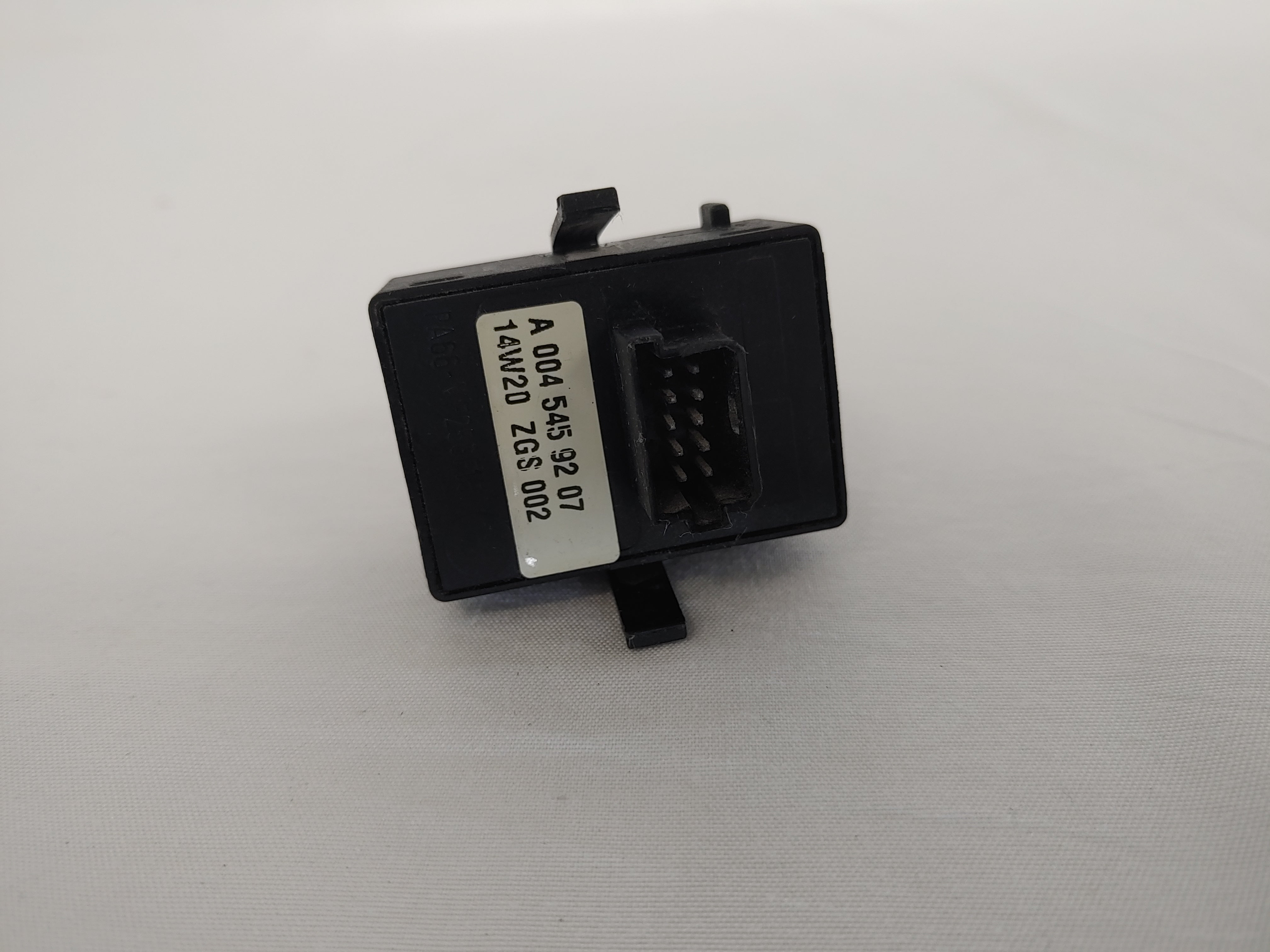 Used Freightliner OEM L & R Mirror Movement Switch - P/N  A-004-545-92-07 (8260523295036)