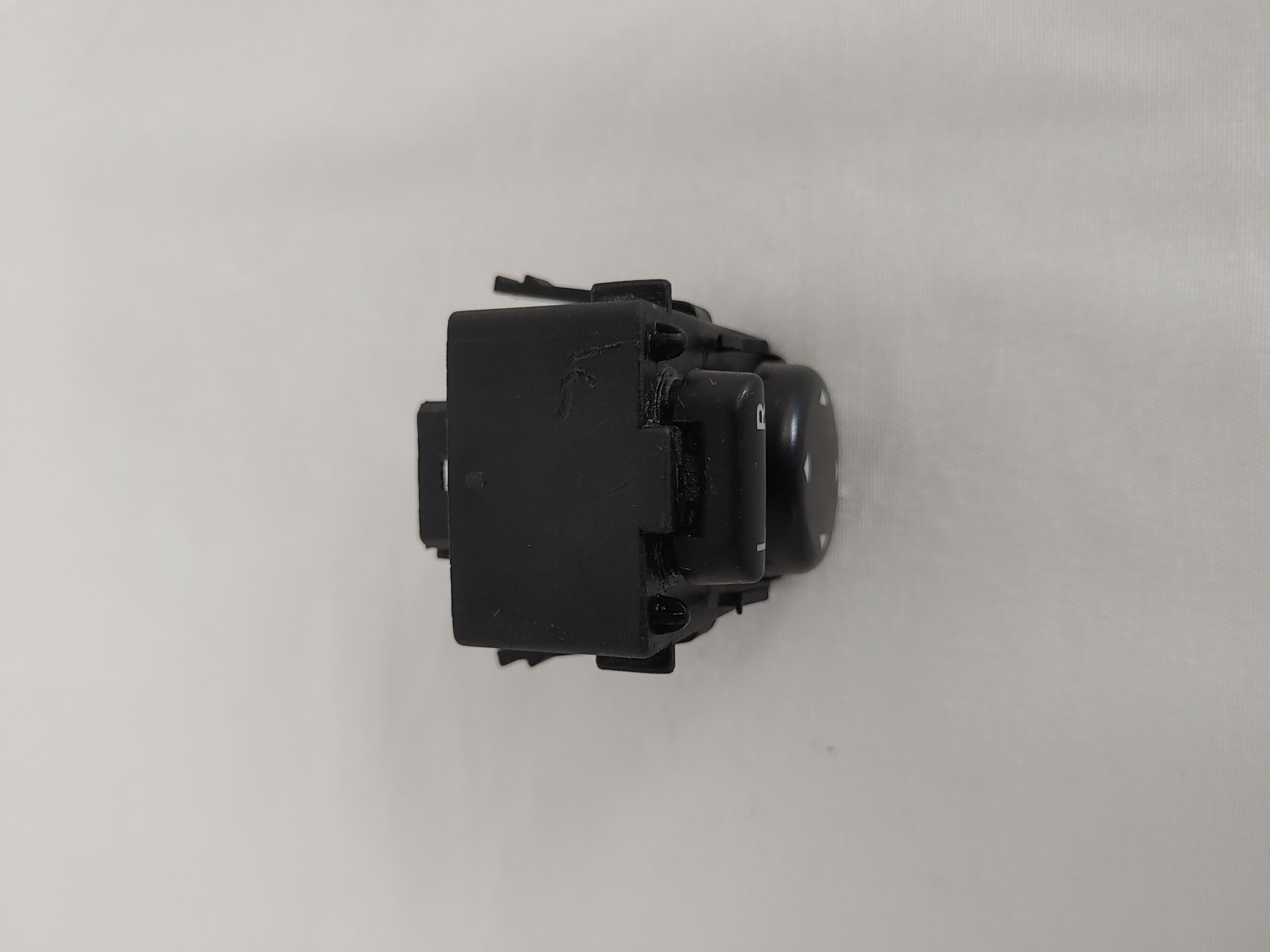 Used Freightliner OEM L & R Mirror Movement Switch - P/N  A-004-545-92-07 (8260523295036)