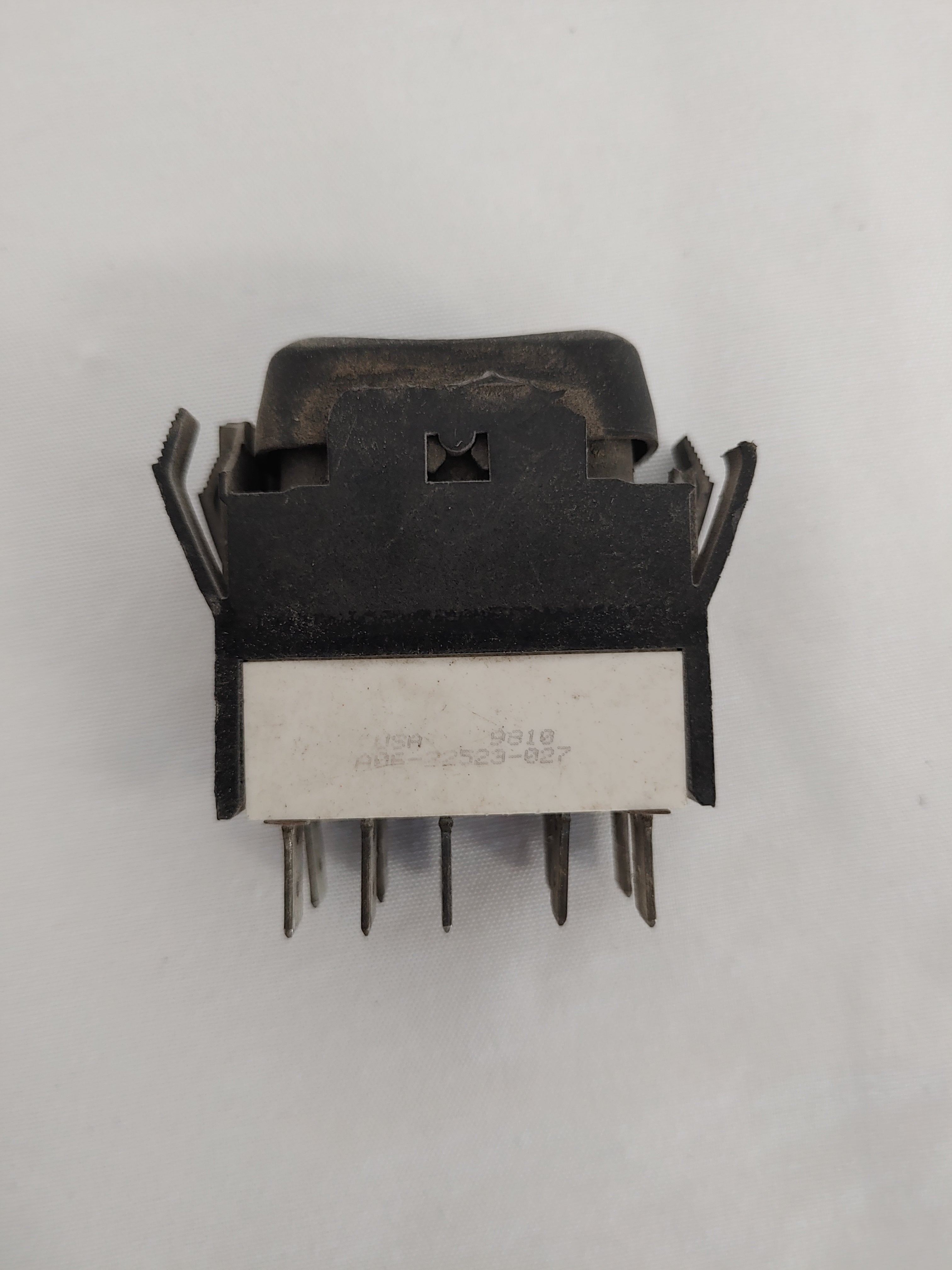 Damaged Freightliner Right Hand Window Rocker Switch - P/N: A06-22523-027 (8259412295996)