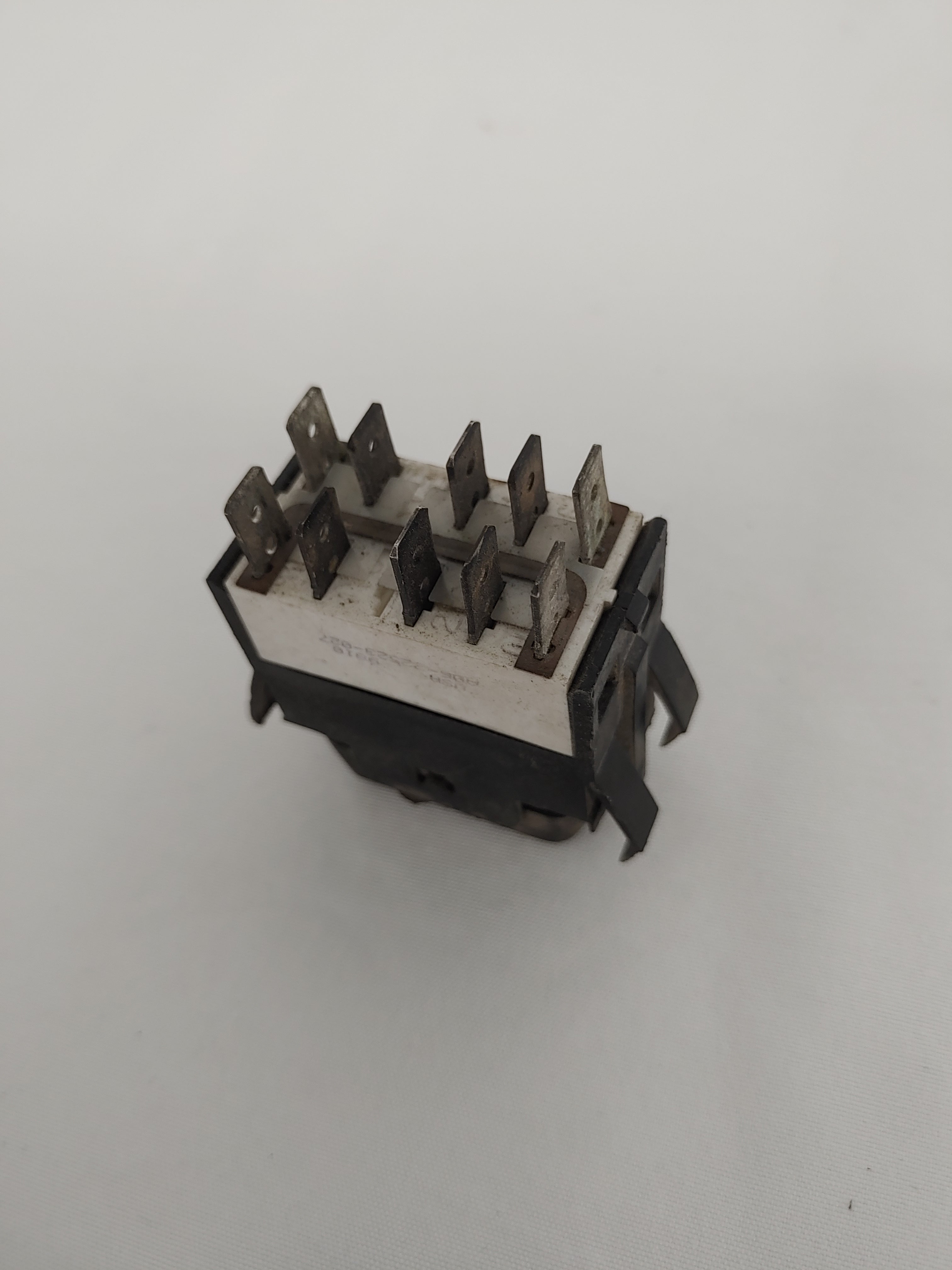 Damaged Freightliner Right Hand Window Rocker Switch - P/N: A06-22523-027 (8259412295996)